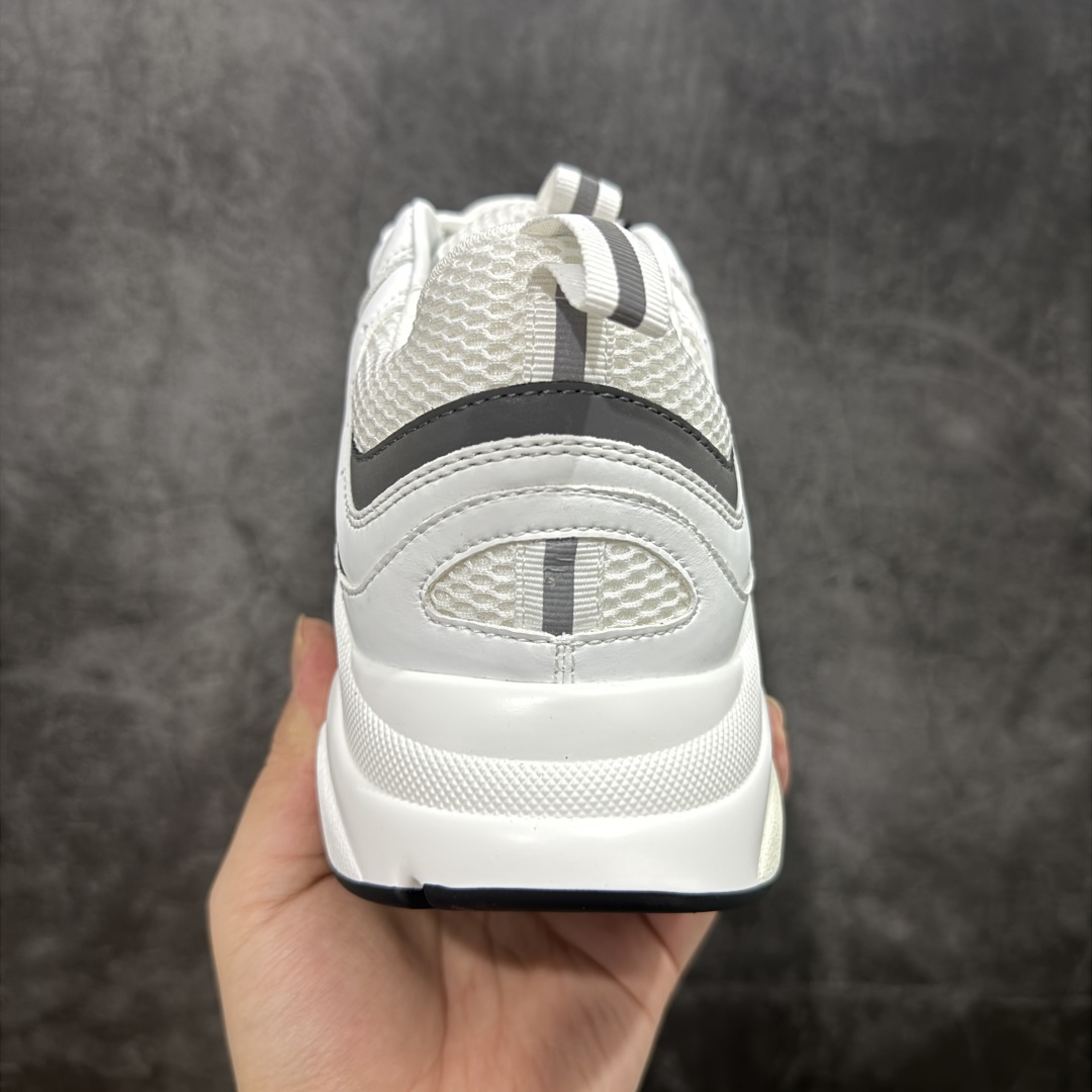 图片[4]-【广东礼盒版】Dior/迪奥B22 男鞋压花厚底系带休闲鞋多色拼接男款慢跑时装运动鞋 广东原产原楦原纸版数据开发 配置专柜购物袋及配件(配置抗压快递外包牛皮纸壳 采用光滑牛皮革组合网织布面材质 正确吸汗网布贴合海玻璃CD压纹鞋垫独家开发TPU弹力中底组合TR光泽耐韧锯齿橡胶大底 法国高奢时装品牌-迪奥·桀傲/Dior Homme B22 Trainer Sneaker系列复古厚底老爹风休闲运动慢跑鞋“生胶底” 这款单品从复古慢跑鞋汲取灵感。采用厚实的低帮设计，精选牛皮与网眼织物拼接鞋面，搭配黑白相间的刻花橡胶鞋底。侧面带有浮雕“CD”标志装饰。 尺码：38 39 40 41 42 43 44 45 46-选品中心