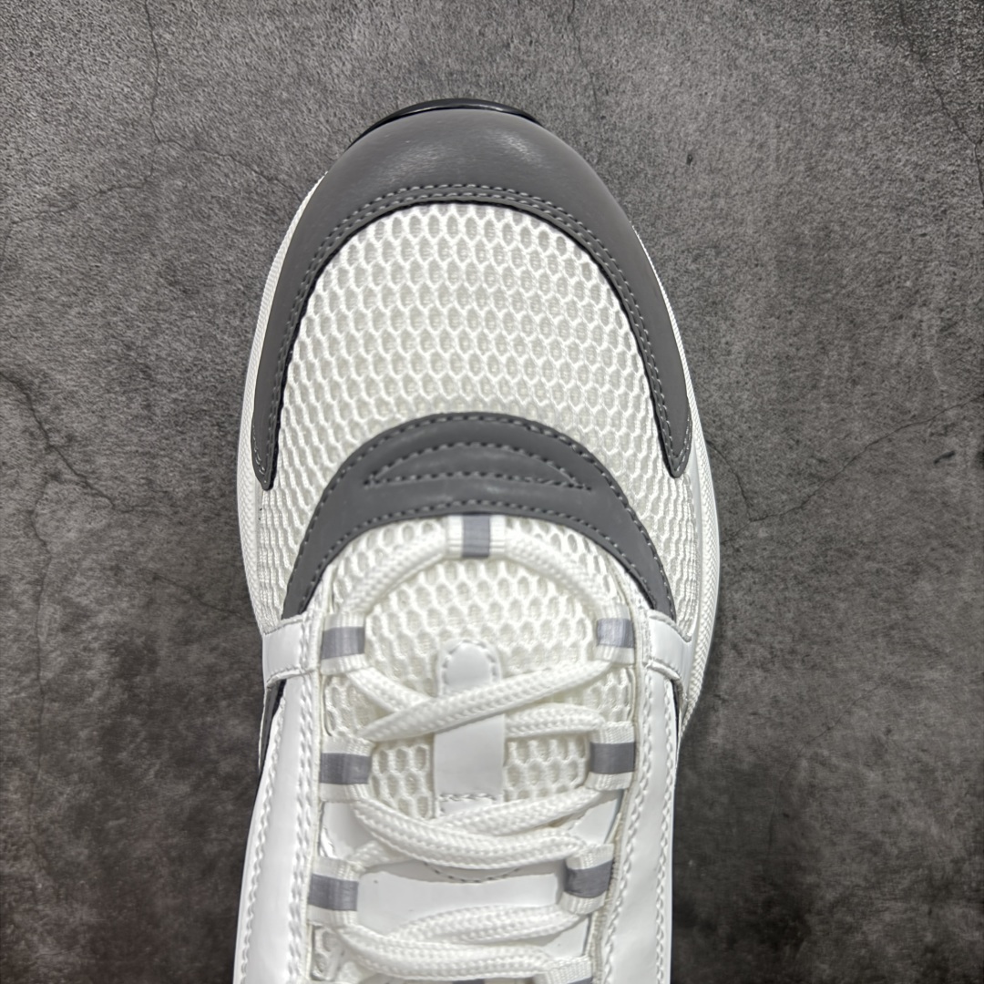 图片[5]-【广东礼盒版】Dior/迪奥B22 男鞋压花厚底系带休闲鞋多色拼接男款慢跑时装运动鞋 广东原产原楦原纸版数据开发 配置专柜购物袋及配件(配置抗压快递外包牛皮纸壳 采用光滑牛皮革组合网织布面材质 正确吸汗网布贴合海玻璃CD压纹鞋垫独家开发TPU弹力中底组合TR光泽耐韧锯齿橡胶大底 法国高奢时装品牌-迪奥·桀傲/Dior Homme B22 Trainer Sneaker系列复古厚底老爹风休闲运动慢跑鞋“生胶底” 这款单品从复古慢跑鞋汲取灵感。采用厚实的低帮设计，精选牛皮与网眼织物拼接鞋面，搭配黑白相间的刻花橡胶鞋底。侧面带有浮雕“CD”标志装饰。 尺码：38 39 40 41 42 43 44 45 46-选品中心