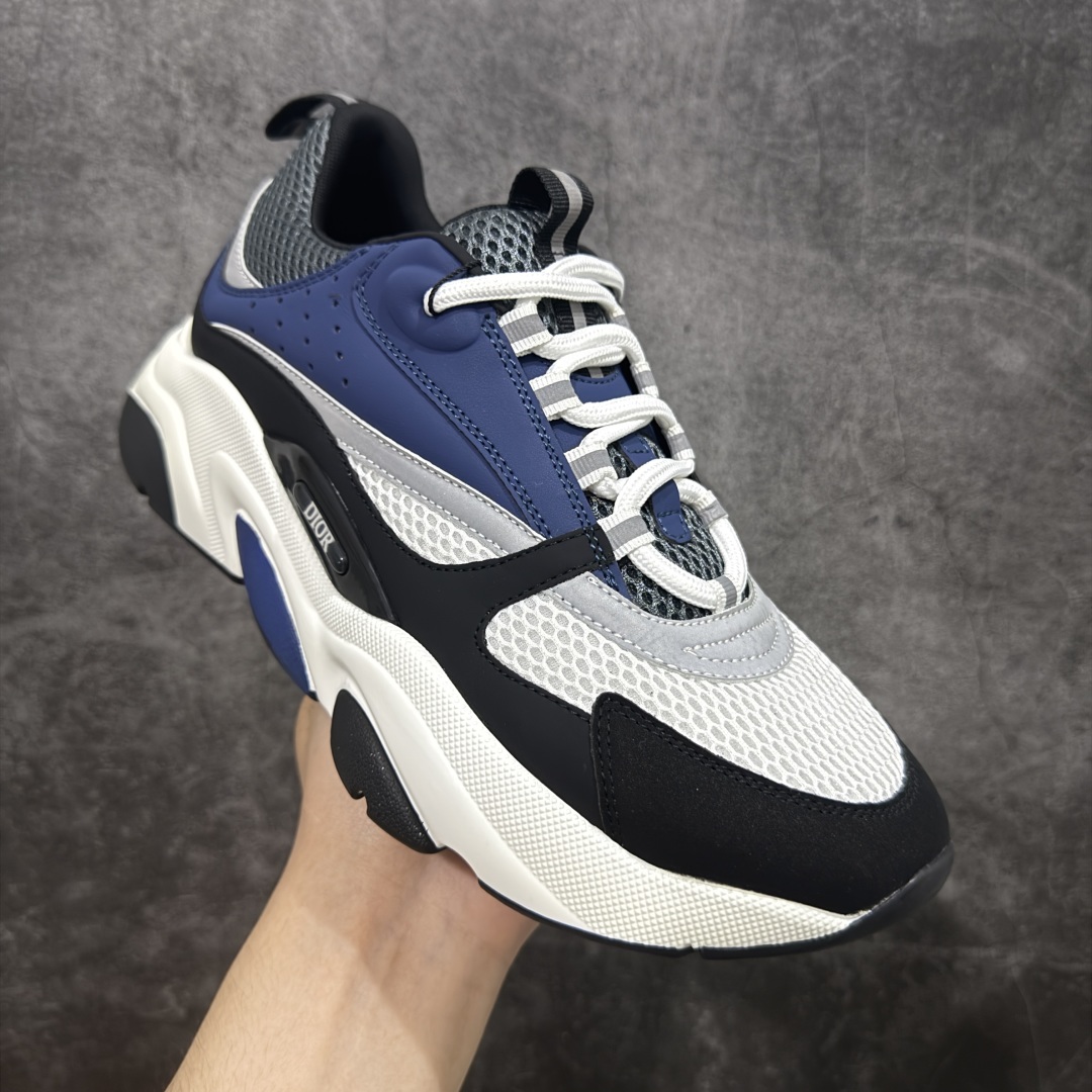 图片[3]-【广东礼盒版】Dior/迪奥B22 男鞋压花厚底系带休闲鞋多色拼接男款慢跑时装运动鞋 广东原产原楦原纸版数据开发 配置专柜购物袋及配件(配置抗压快递外包牛皮纸壳 采用光滑牛皮革组合网织布面材质 正确吸汗网布贴合海玻璃CD压纹鞋垫独家开发TPU弹力中底组合TR光泽耐韧锯齿橡胶大底 法国高奢时装品牌-迪奥·桀傲/Dior Homme B22 Trainer Sneaker系列复古厚底老爹风休闲运动慢跑鞋“生胶底” 这款单品从复古慢跑鞋汲取灵 感。采用厚实的低帮设计，精选牛皮与网眼织物拼接鞋面，搭配黑白相间的刻花橡胶鞋底。侧面带有浮雕“CD”标志装饰。 尺码：38 39 40 41 42 43 44 45 46-选品中心
