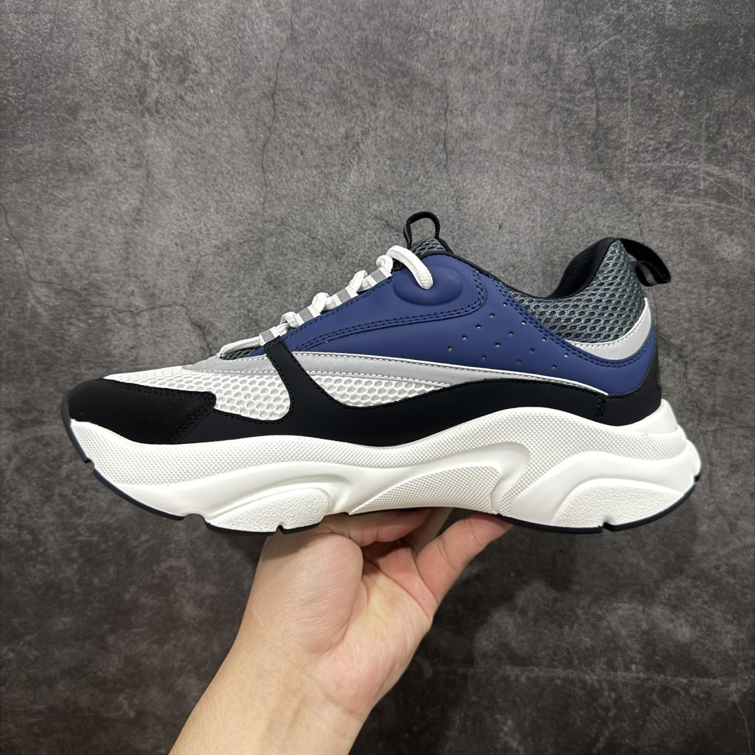 图片[2]-【广东礼盒版】Dior/迪奥B22 男鞋压花厚底系带休闲鞋多色拼接男款慢跑时装运动鞋 广东原产原楦原纸版数据开发 配置专柜购物袋及配件(配置抗压快递外包牛皮纸壳 采用光滑牛皮革组合网织布面材质 正确吸汗网布贴合海玻璃CD压纹鞋垫独家开发TPU弹力中底组合TR光泽耐韧锯齿橡胶大底 法国高奢时装品牌-迪奥·桀傲/Dior Homme B22 Trainer Sneaker系列复古厚底老爹风休闲运动慢跑鞋“生胶底” 这款单品从复古慢跑鞋汲取灵 感。采用厚实的低帮设计，精选牛皮与网眼织物拼接鞋面，搭配黑白相间的刻花橡胶鞋底。侧面带有浮雕“CD”标志装饰。 尺码：38 39 40 41 42 43 44 45 46-选品中心