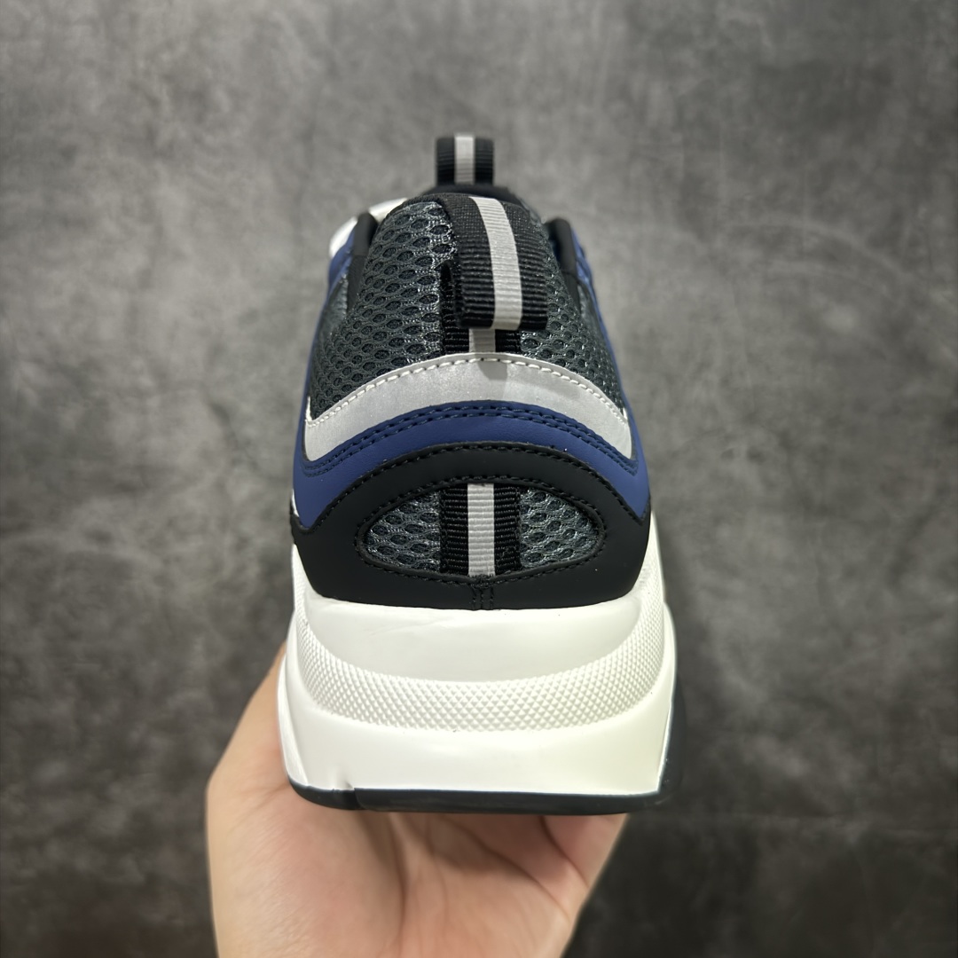 图片[4]-【广东礼盒版】Dior/迪奥B22 男鞋压花厚底系带休闲鞋多色拼接男款慢跑时装运动鞋 广东原产原楦原纸版数据开发 配置专柜购物袋及配件(配置抗压快递外包牛皮纸壳 采用光滑牛皮革组合网织布面材质 正确吸汗网布贴合海玻璃CD压纹鞋垫独家开发TPU弹力中底组合TR光泽耐韧锯齿橡胶大底 法国高奢时装品牌-迪奥·桀傲/Dior Homme B22 Trainer Sneaker系列复古厚底老爹风休闲运动慢跑鞋“生胶底” 这款单品从复古慢跑鞋汲取灵 感。采用厚实的低帮设计，精选牛皮与网眼织物拼接鞋面，搭配黑白相间的刻花橡胶鞋底。侧面带有浮雕“CD”标志装饰。 尺码：38 39 40 41 42 43 44 45 46-选品中心