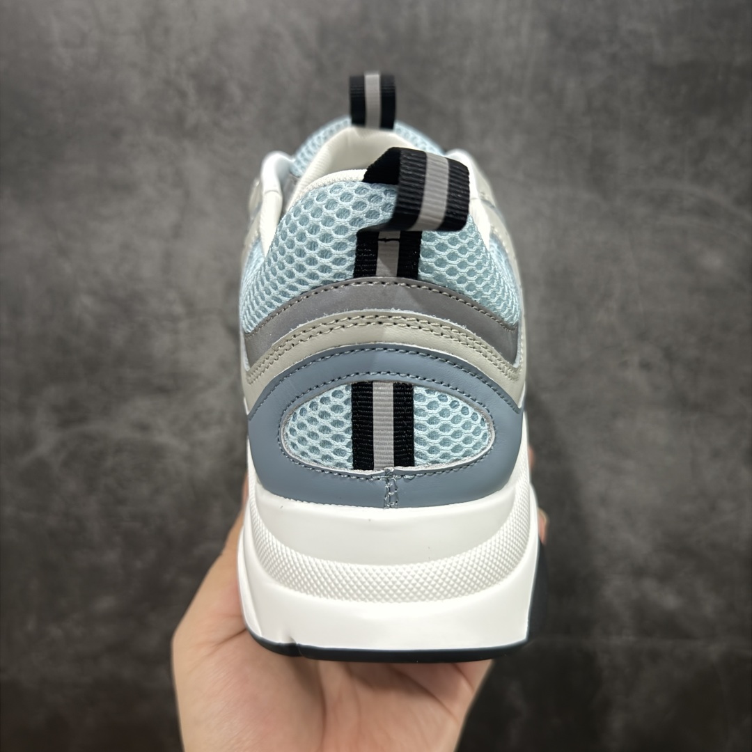 图片[4]-【广东礼盒版】Dior/迪奥B22 男鞋压花厚底系带休闲鞋多色拼接男款慢跑时装运动鞋 广东原产原楦原纸版数据开发 配置专柜购物袋及配件(配置抗压快递外包牛皮纸壳 采用光滑牛皮革组合网织布面材质 正确吸汗网布贴合海玻璃CD压纹鞋垫独家开发TPU弹力中底组合TR光泽耐韧锯齿橡胶大底 法国高奢时装品牌-迪奥·桀傲/Dior Homme B22 Trainer Sneaker系列复古厚底老爹风休闲运动慢跑鞋“生胶底” 这款单品从复古慢跑鞋汲取灵感。采用厚实的低帮设计，精选牛皮与网眼织物拼接鞋面，搭配黑白相间的刻花橡胶鞋底。侧面带有浮雕“CD”标志装饰。 尺码：38 39 40 41 42 43 44 45 46-选品中心