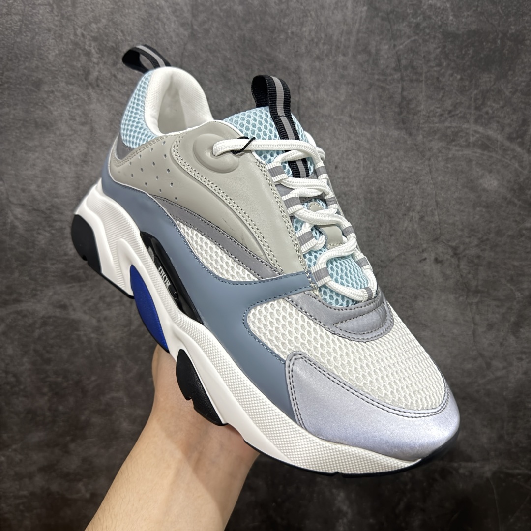 图片[3]-【广东礼盒版】Dior/迪奥B22 男鞋压花厚底系带休闲鞋多色拼接男款慢跑时装运动鞋 广东原产原楦原纸版数据开发 配置专柜购物袋及配件(配置抗压快递外包牛皮纸壳 采用光滑牛皮革组合网织布面材质 正确吸汗网布贴合海玻璃CD压纹鞋垫独家开发TPU弹力中底组合TR光泽耐韧锯齿橡胶大底 法国高奢时装品牌-迪奥·桀傲/Dior Homme B22 Trainer Sneaker系列复古厚底老爹风休闲运动慢跑鞋“生胶底” 这款单品从复古慢跑鞋汲取灵感。采用厚实的低帮设计，精选牛皮与网眼织物拼接鞋面，搭配黑白相间的刻花橡胶鞋底。侧面带有浮雕“CD”标志装饰。 尺码：38 39 40 41 42 43 44 45 46-选品中心