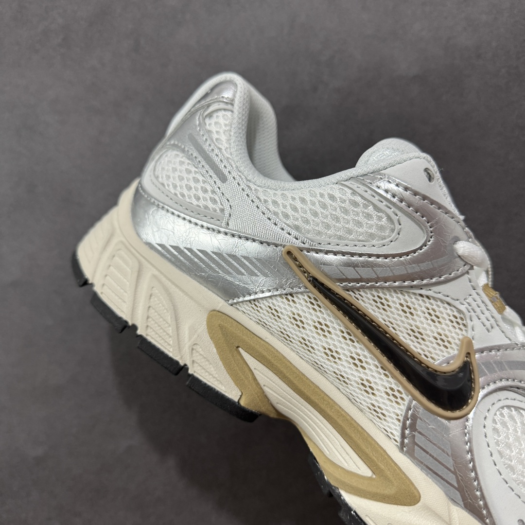 图片[6]-【纯原版】NK V5 RNR系列 夏季透气舒适百搭防滑耐磨低帮网面跑步鞋 目前市售最高品质 千禧年复古Y3K风格舒适百搭跑步鞋 融合了复古与现代设计元素，轻量化设计，鞋面采用透气网眼材料，搭配轻质泡沫中底，缓震舒适，适合日常通勤或轻量级徒步，可以满足日常穿搭的同时，还兼容户外徒步功能 货号：HJ5228-102 尺码：36 36.5 37.5 38 38.5 39 40 40.5 41 42 42.5 43 44 44.5 45-选品中心