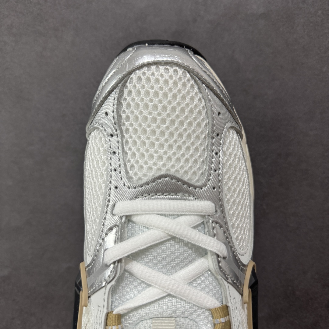 图片[8]-【纯原版】NK V5 RNR系列 夏季透气舒适百搭防滑耐磨低帮网面跑步鞋 目前市售最高品质 千禧年复古Y3K风格舒适百搭跑步鞋 融合了复古与现代设计元素，轻量化设计，鞋面采用透气网眼材料，搭配轻质泡沫中底，缓震舒适，适合日常通勤或轻量级徒步，可以满足日常穿搭的同时，还兼容户外徒步功能 货号：HJ5228-102 尺码：36 36.5 37.5 38 38.5 39 40 40.5 41 42 42.5 43 44 44.5 45-选品中心