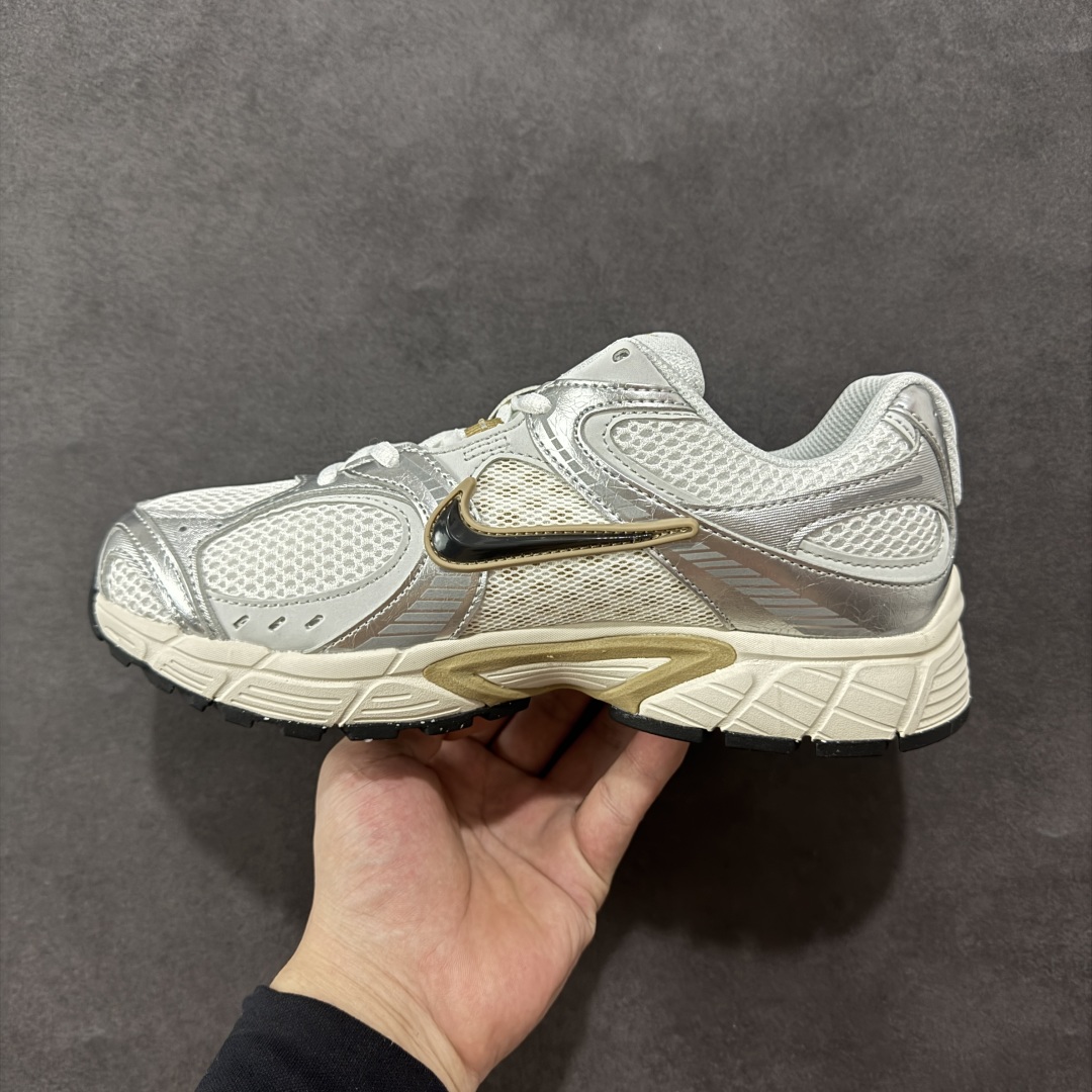 图片[2]-【纯原版】NK V5 RNR系列 夏季透气舒适百搭防滑耐磨低帮网面跑步鞋 目前市售最高品质 千禧年复古Y3K风格舒适百搭跑步鞋 融合了复古与现代设计元素，轻量化设计，鞋面采用透气网眼材料，搭配轻质泡沫中底，缓震舒适，适合日常通勤或轻量级徒步，可以满足日常穿搭的同时，还兼容户外徒步功能 货号：HJ5228-102 尺码：36 36.5 37.5 38 38.5 39 40 40.5 41 42 42.5 43 44 44.5 45-选品中心