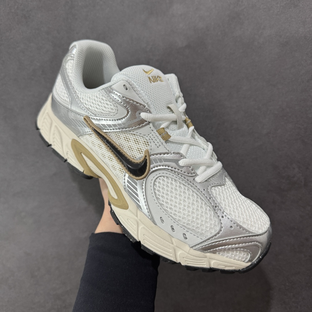 图片[3]-【纯原版】NK V5 RNR系列 夏季透气舒适百搭防滑耐磨低帮网面跑步鞋 目前市售最高品质 千禧年复古Y3K风格舒适百搭跑步鞋 融合了复古与现代设计元素，轻量化设计，鞋面采用透气网眼材料，搭配轻质泡沫中底，缓震舒适，适合日常通勤或轻量级徒步，可以满足日常穿搭的同时，还兼容户外徒步功能 货号：HJ5228-102 尺码：36 36.5 37.5 38 38.5 39 40 40.5 41 42 42.5 43 44 44.5 45-选品中心