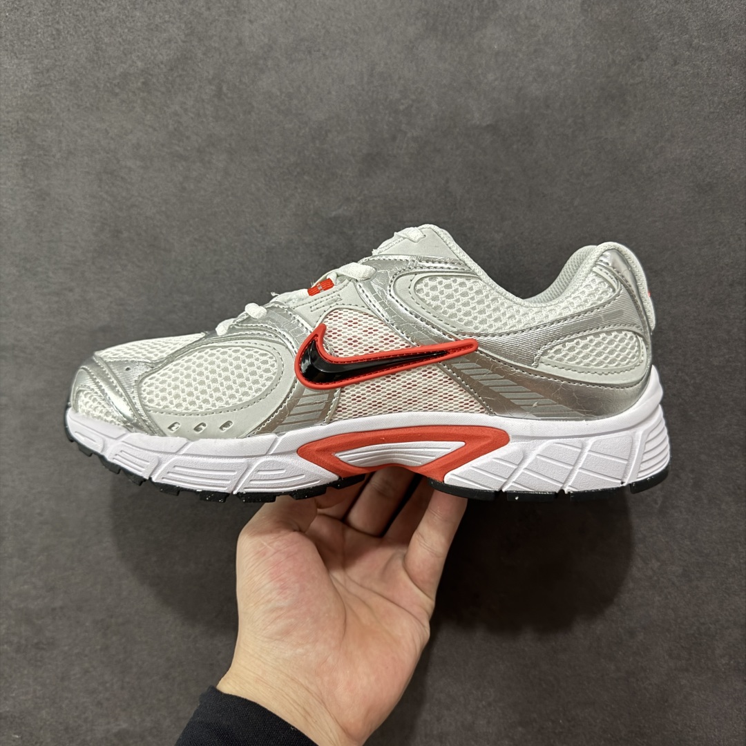 图片[2]-【纯原版】NK V5 RNR系列 夏季透气舒适百搭防滑耐磨低帮网面跑步鞋 目前市售最高品质 千禧年复古Y3K风格舒适百搭跑步鞋 融合了复古与现代设计元素，轻量化设计，鞋面采用透气网眼材料，搭配轻质泡沫中底，缓震舒适，适合日常通勤或轻量级徒步，可以满足日常穿搭的同时，还兼容户外徒步功能 货号：HQ7901-100 尺码：36 36.5 37.5 38 38.5 39 40 40.5 41 42 42.5 43 44 44.5 45-选品中心