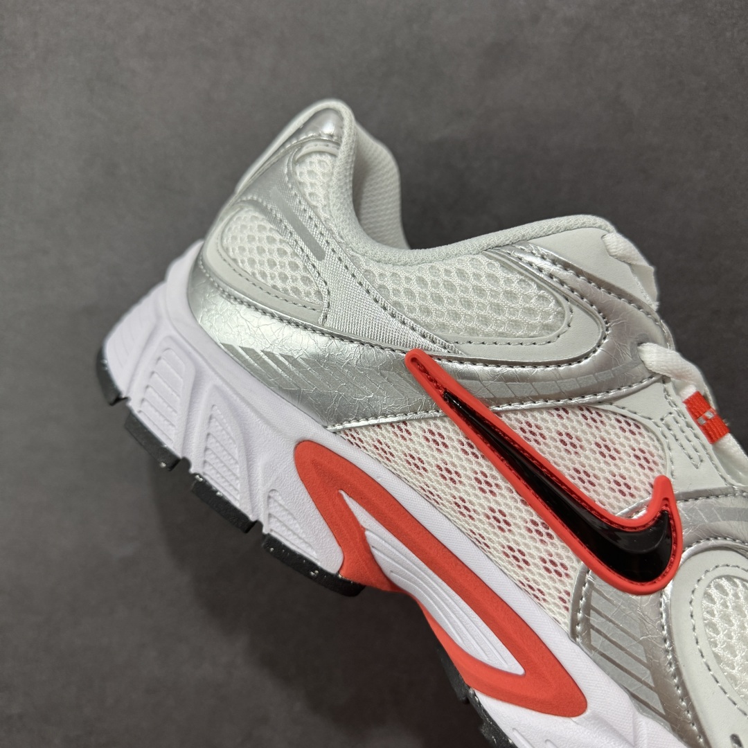 图片[6]-【纯原版】NK V5 RNR系列 夏季透气舒适百搭防滑耐磨低帮网面跑步鞋 目前市售最高品质 千禧年复古Y3K风格舒适百搭跑步鞋 融合了复古与现代设计元素，轻量化设计，鞋面采用透气网眼材料，搭配轻质泡沫中底，缓震舒适，适合日常通勤或轻量级徒步，可以满足日常穿搭的同时，还兼容户外徒步功能 货号：HQ7901-100 尺码：36 36.5 37.5 38 38.5 39 40 40.5 41 42 42.5 43 44 44.5 45-选品中心