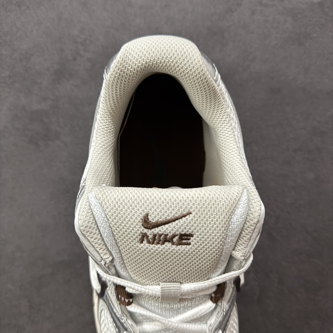 图片[7]-【纯原版】NK V5 RNR系列 夏季透气舒适百搭防滑耐磨低帮网面跑步鞋 目前市售最高品质 千禧年复古Y3K风格舒适百搭跑步鞋 融合了复古与现代设计元素，轻量化设计，鞋面采用透气网眼材料，搭配轻质泡沫中底，缓震舒适，适合日常通勤或轻量级徒步，可以满足日常穿搭的同时，还兼容户外徒步功能 货号：HQ7901-102 尺码：36 36.5 37.5 38 38.5 39 40 40.5 41 42 42.5 43 44 44.5 45-选品中心