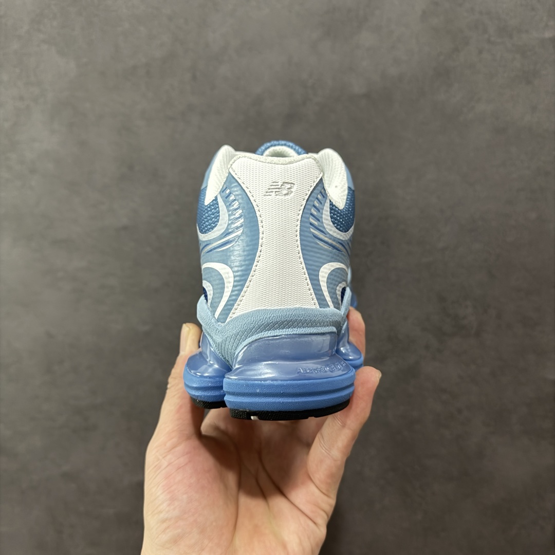 图片[4]-【纯原C版】New Balance 新百伦 NB2000 网面休闲鞋 复古还要机能，NB官方重磅新品。一款融合复古设计与现代科技的跑鞋，以其经典的造型和舒适脚感，成为2025年复古潮流爱好的推荐单品。 极具视觉冲击力的5根ABZORB单元，以及无缝鞋面的设计，加上3M反光材质的装饰，比之前推出的9060系列更夸张，更具未来感。 货号：U2000PBB 尺码：36-45-选品中心