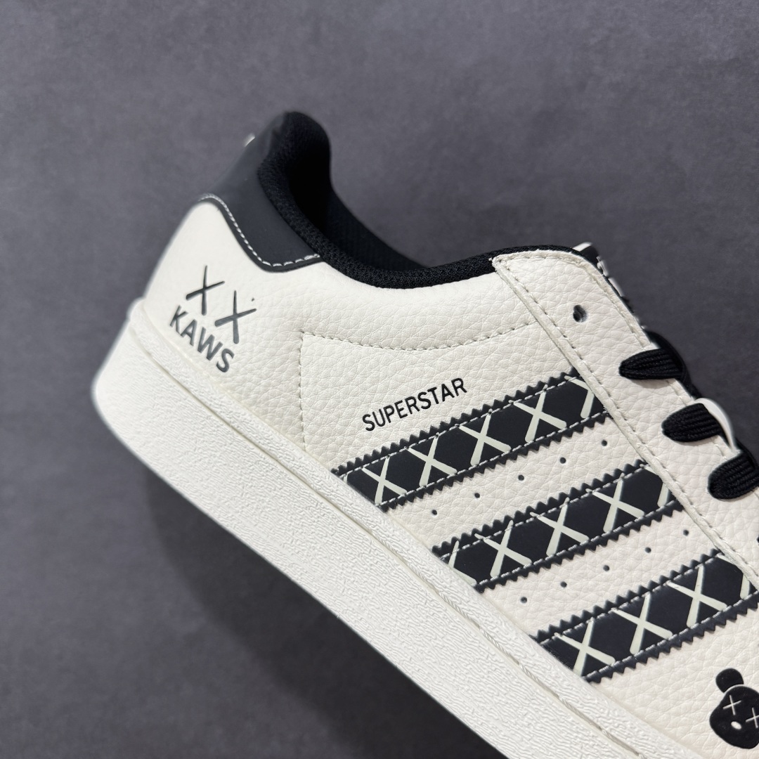  
【定制版】AD Originals Gazelle Indoor KAWS联名 三叶草复古休闲运动板
