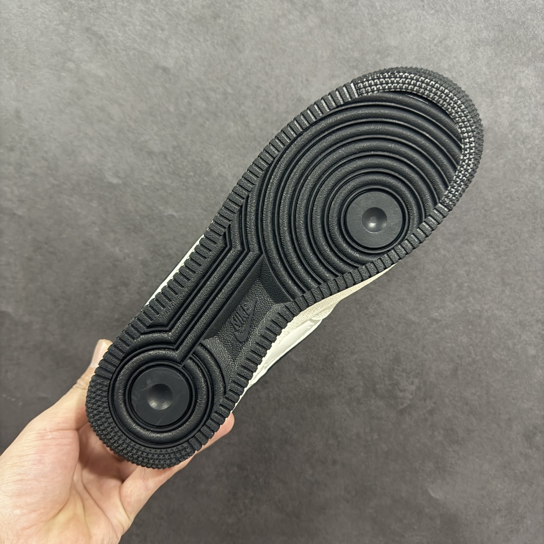 图片[9]-【定制版】海外限量发售！公司级NIke Air Force 1 \’07 Low “斯图西联名——白黑”空军一号 低帮 运动鞋 休闲鞋 折边针车 工艺难度大 原楦头原纸板 原装鞋盒 定制五金配件 内置全掌气垫 原厂鞋底 货号：KK1988-093 尺码：36 36.5 37.5 38 38.5 39 40 40.5 41 42 42.5 43 44 44.5 45-选品中心