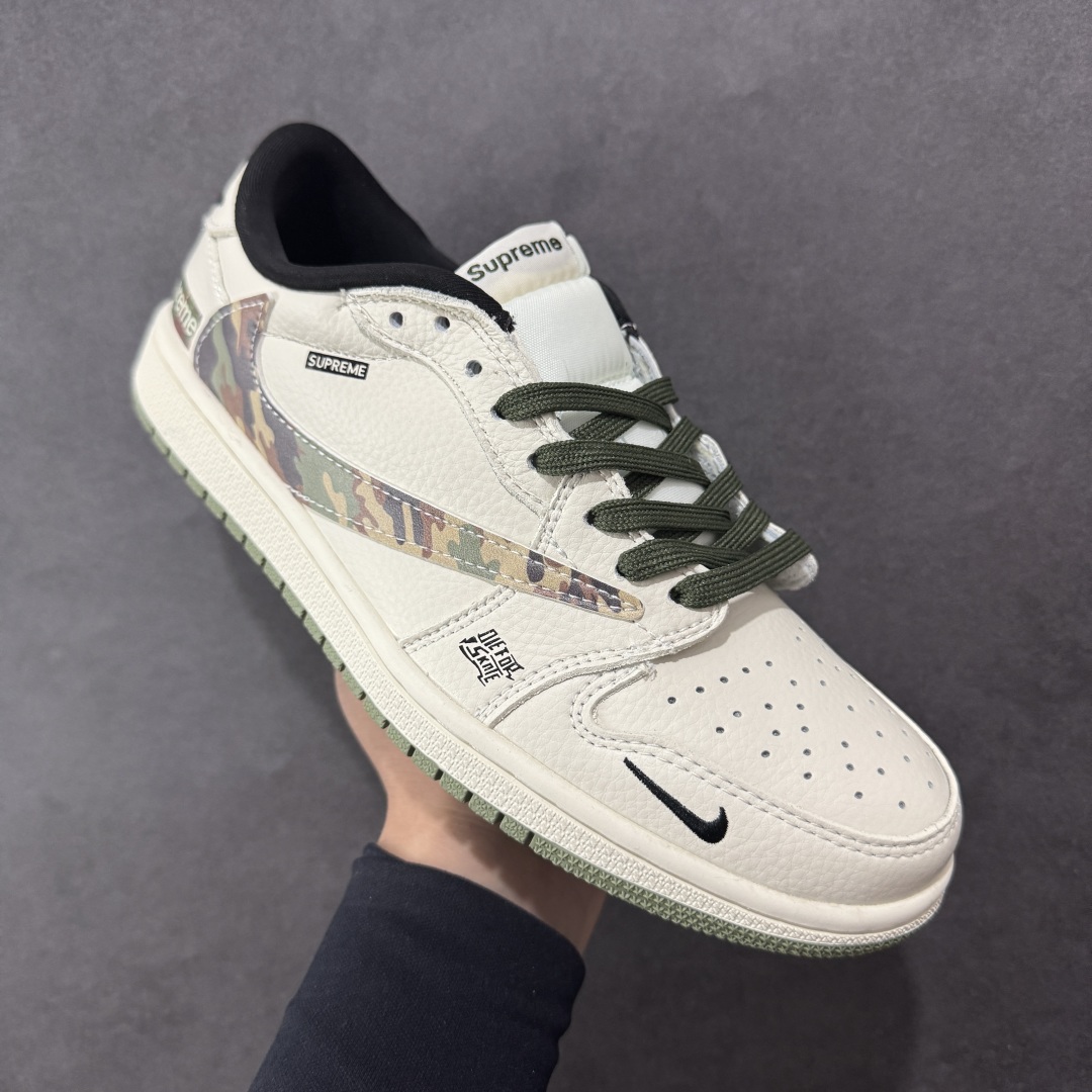 图片[3]-【定制版】Travis Scott x Fragment Design x Air Jordan 1 Low OG SP AJ1 乔1 Supreme联名 迷彩勾 低帮文化休闲板鞋 XS2024-046  #多方联名合作融合了Travis Scott 独特的音乐风格，藤原浩个性的设计风格以及Jordan品牌的经典元素 使其成为一双具有独特身份和价值的鞋子 清新而立体的外观加上联名标识更突出了其独特身份 这种配色方案显示出活力和时尚感 在视觉上引人注目 鞋身的质感和细腻的细节处理使其显得高端而格调十足 这款“倒钩”联名是设计与创意完美结合 融合多方的个性风格是一款备受瞩目的潮流鞋款  尺码：36 36.5 37.5 38 38.5 39 40 40.5 41 42 42.5 43 44 44.5 45-选品中心