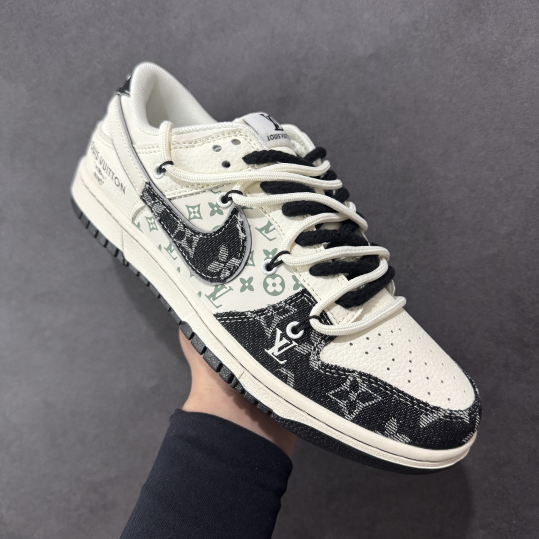 图片[3]-【定制版】Nike SB Dunk Low LV联名 绑带织布黑白勾 周年高端定制 低帮休闲板鞋 YX5066-338  #定制鞋盒 大厂纯原品质出货 超高清洁度 皮料切割干净无任何毛边 细节完美   尺码：36 36.5 37.5 38 36.5 39 40 40.5 41 42 42.5 43 44 44.5 45-选品中心