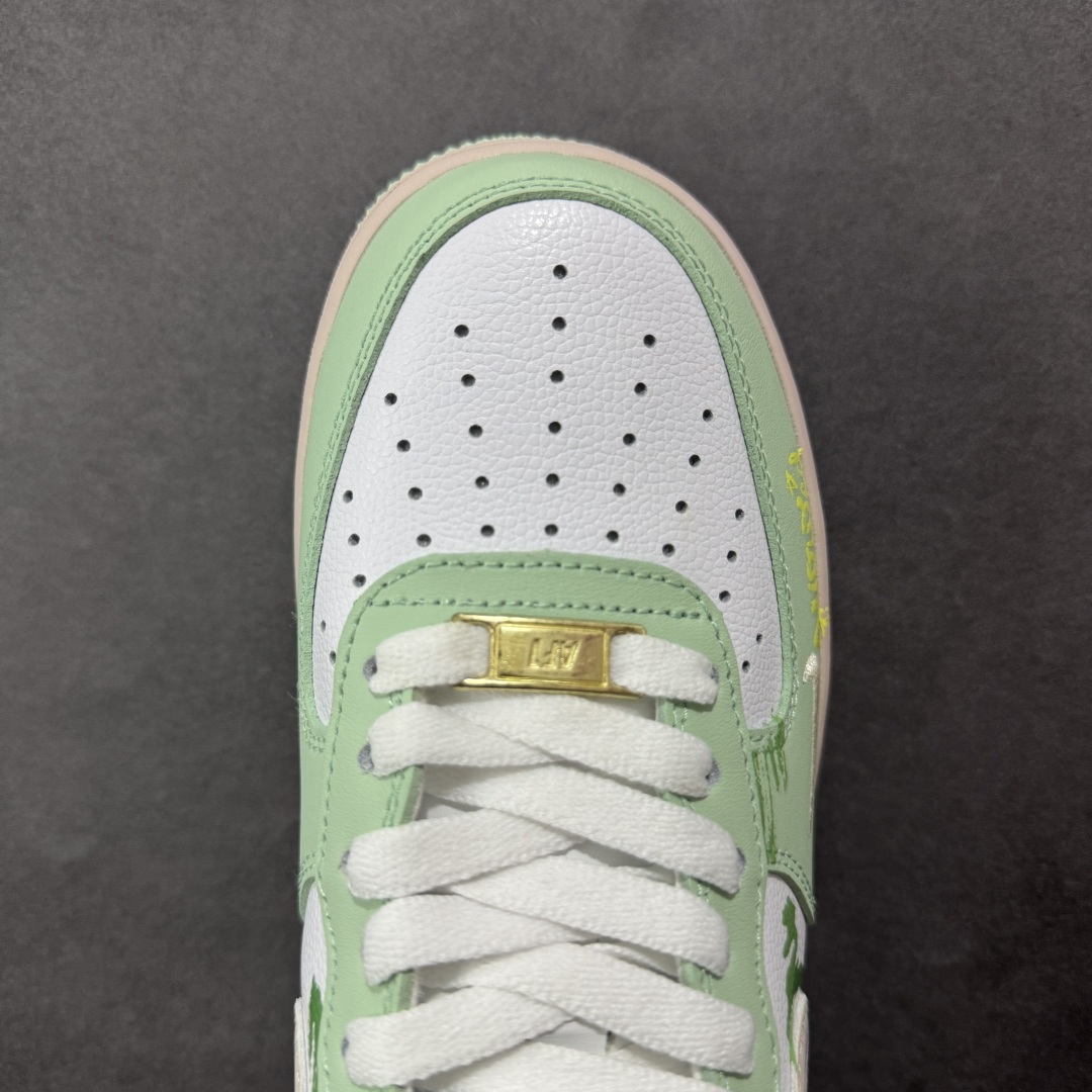 图片[8]-【定制版】Nike Air Force 1 Low 07 白绿小钩涂鸦 原楦头原纸板 打造纯正低帮空军版型 专注外贸渠道 全掌内置蜂窝气垫 原盒配件 原厂中底钢印、拉帮完美 货号：DB3310 990 尺码：36 36.5 37.5 38 38.5 39 40 40.5 41 42 42.5 43 44 44.5 45-选品中心