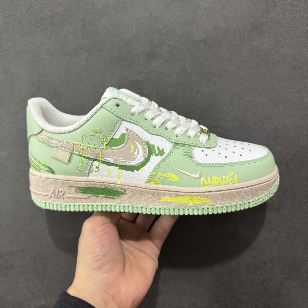 【定制版】Nike Air Force 1 Low 07 白绿小钩涂鸦 原楦头原纸板 打造纯正低帮空军版型 专注外贸渠道 全掌内置蜂窝气垫 原盒配件 原厂中底钢印、拉帮完美 货号:DB3310 990 尺码:36 36.5 37.5 38 38.5 39 40 40.5 41 42 42.5 43 44 44.5 45-选品中心
