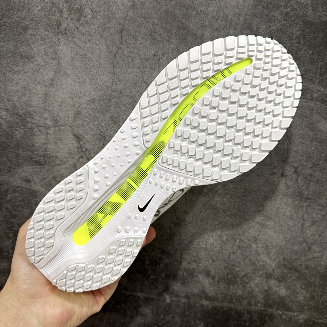 图片[9]-【H11纯原】Nike Pegasus Premium Airscape 舒适百搭减震防滑耐磨透气 低帮跑步鞋     低帮跑步鞋，白橙配色，简约又不失活力，上脚超吸睛。  它不仅颜值高，性能更是一绝！  全掌气垫科技，减震防滑超耐磨，每一步都能感受到强劲回弹，给双脚舒适支撑。  透气鞋面，跑步时双脚也能自由呼吸。    #独家原包 原底原料 开模打造  #原厂鞋标 高精密准度  #原楦原纸板开发 匹配原版98%以上  #后跟弧度 正确呈现  #原厂皮料 质感无敌  #皮料切割干净 无任何毛边 清洁度细节完美    货号：HQ2592-100    尺码：36 36.5 37.5 38 38.5 39 40 40.5 41 42 42.5 43 44 45 46-选品中心