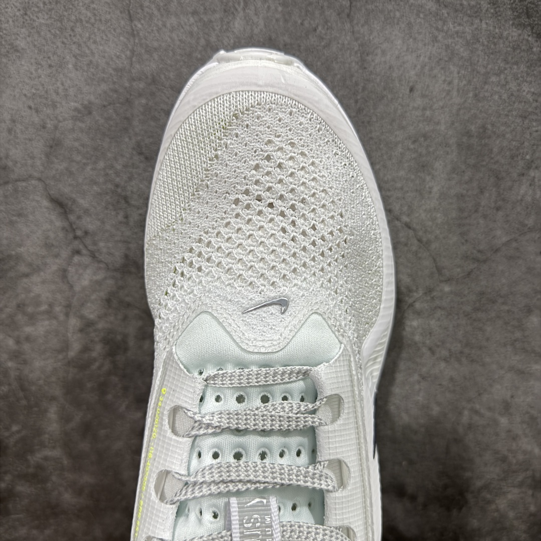 图片[5]-【H11纯原】Nike Pegasus Premium Airscape 舒适百搭减震防滑耐磨透气 低帮跑步鞋     低帮跑步鞋，白橙配色，简约又不失活力，上脚超吸睛。  它不仅颜值高，性能更是一绝！  全掌气垫科技，减震防滑超耐磨，每一步都能感受到强劲回弹，给双脚舒适支撑。  透气鞋面，跑步时双脚也能自由呼吸。    #独家原包 原底原料 开模打造  #原厂鞋标 高精密准度  #原楦原纸板开发 匹配原版98%以上  #后跟弧度 正确呈现  #原厂皮料 质感无敌  #皮料切割干净 无任何毛边 清洁度细节完美    货号：HQ2592-100    尺码：36 36.5 37.5 38 38.5 39 40 40.5 41 42 42.5 43 44 45 46-选品中心