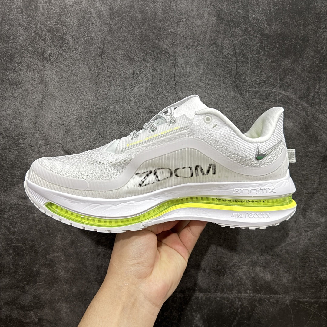 图片[2]-【H11纯原】Nike Pegasus Premium Airscape 舒适百搭减震防滑耐磨透气 低帮跑步鞋     低帮跑步鞋，白橙配色，简约又不失活力，上脚超吸睛。  它不仅颜值高，性能更是一绝！  全掌气垫科技，减震防滑超耐磨，每一步都能感受到强劲回弹，给双脚舒适支撑。  透气鞋面，跑步时双脚也能自由呼吸。    #独家原包 原底原料 开模打造  #原厂鞋标 高精密准度  #原楦原纸板开发 匹配原版98%以上  #后跟弧度 正确呈现  #原厂皮料 质感无敌  #皮料切割干净 无任何毛边 清洁度细节完美    货号：HQ2592-100    尺码：36 36.5 37.5 38 38.5 39 40 40.5 41 42 42.5 43 44 45 46-选品中心