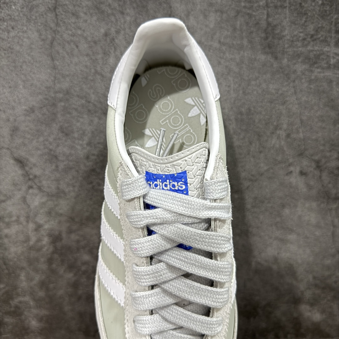 图片[8]-【公司级】adidas originals SL 72 防滑耐磨 低帮 运动休闲鞋 SL72 作为更加小众的鞋型，大面积网眼鞋面极为吸睛。 高饱和度的绿色装扮辅以橘黄色以及深棕色，拥有不错的异域风情。 鞋舌上同样带有双方品牌 LOGO，同时编织细节更为丰富，鞋舌、后跟位置均有大面积体现。 麂皮材质与网眼的组合本就具备十足的复古气质，鞋帮下方点缀的棕色压印 Wales Bonner 十分精美。 后跟收尾以皮革材质打造，搭配上编织细节，让整体具备浓厚的「手工打造」感觉，带有粗犷美学！ 货号 JI1281 尺码 36 36.5 37 38 38.5 39 40 40.5 41 42 42.5 43 44 44.5 45-选品中心