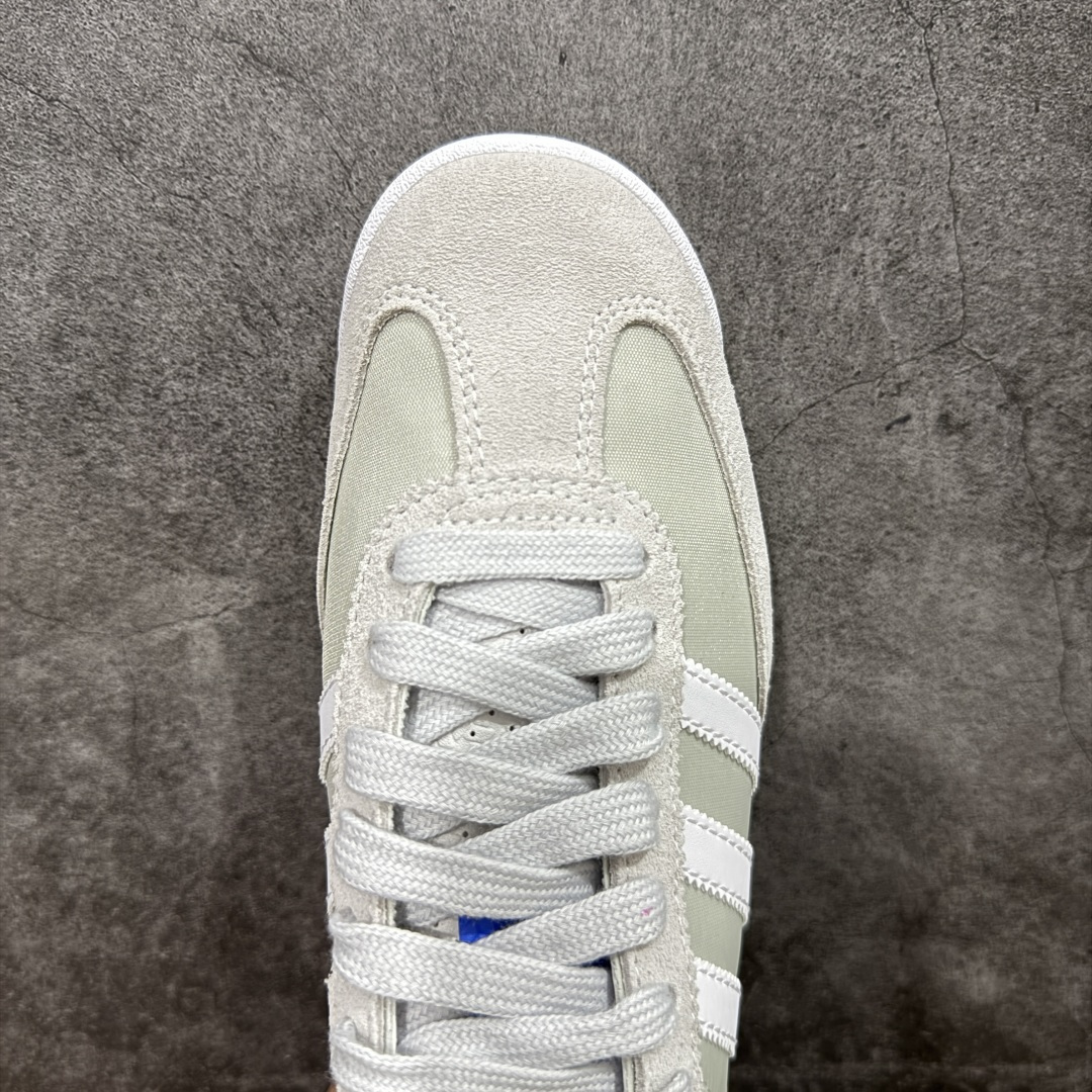 图片[5]-【公司级】adidas originals SL 72 防滑耐磨 低帮 运动休闲鞋 SL72 作为更加小众的鞋型，大面积网眼鞋面极为吸睛。 高饱和度的绿色装扮辅以橘黄色以及深棕色，拥有不错的异域风情。 鞋舌上同样带有双方品牌 LOGO，同时编织细节更为丰富，鞋舌、后跟位置均有大面积体现。 麂皮材质与网眼的组合本就具备十足的复古气质，鞋帮下方点缀的棕色压印 Wales Bonner 十分精美。 后跟收尾以皮革材质打造，搭配上编织细节，让整体具备浓厚的「手工打造」感觉，带有粗犷美学！ 货号 JI1281 尺码 36 36.5 37 38 38.5 39 40 40.5 41 42 42.5 43 44 44.5 45-选品中心