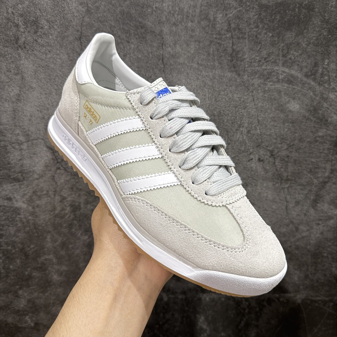 图片[3]-【公司级】adidas originals SL 72 防滑耐磨 低帮 运动休闲鞋 SL72 作为更加小众的鞋型，大面积网眼鞋面极为吸睛。 高饱和度的绿色装扮辅以橘黄色以及深棕色，拥有不错的异域风情。 鞋舌上同样带有双方品牌 LOGO，同时编织细节更为丰富，鞋舌、后跟位置均有大面积体现。 麂皮材质与网眼的组合本就具备十足的复古气质，鞋帮下方点缀的棕色压印 Wales Bonner 十分精美。 后跟收尾以皮革材质打造，搭配上编织细节，让整体具备浓厚的「手工打造」感觉，带有粗犷美学！ 货号 JI1281 尺码 36 36.5 37 38 38.5 39 40 40.5 41 42 42.5 43 44 44.5 45-选品中心