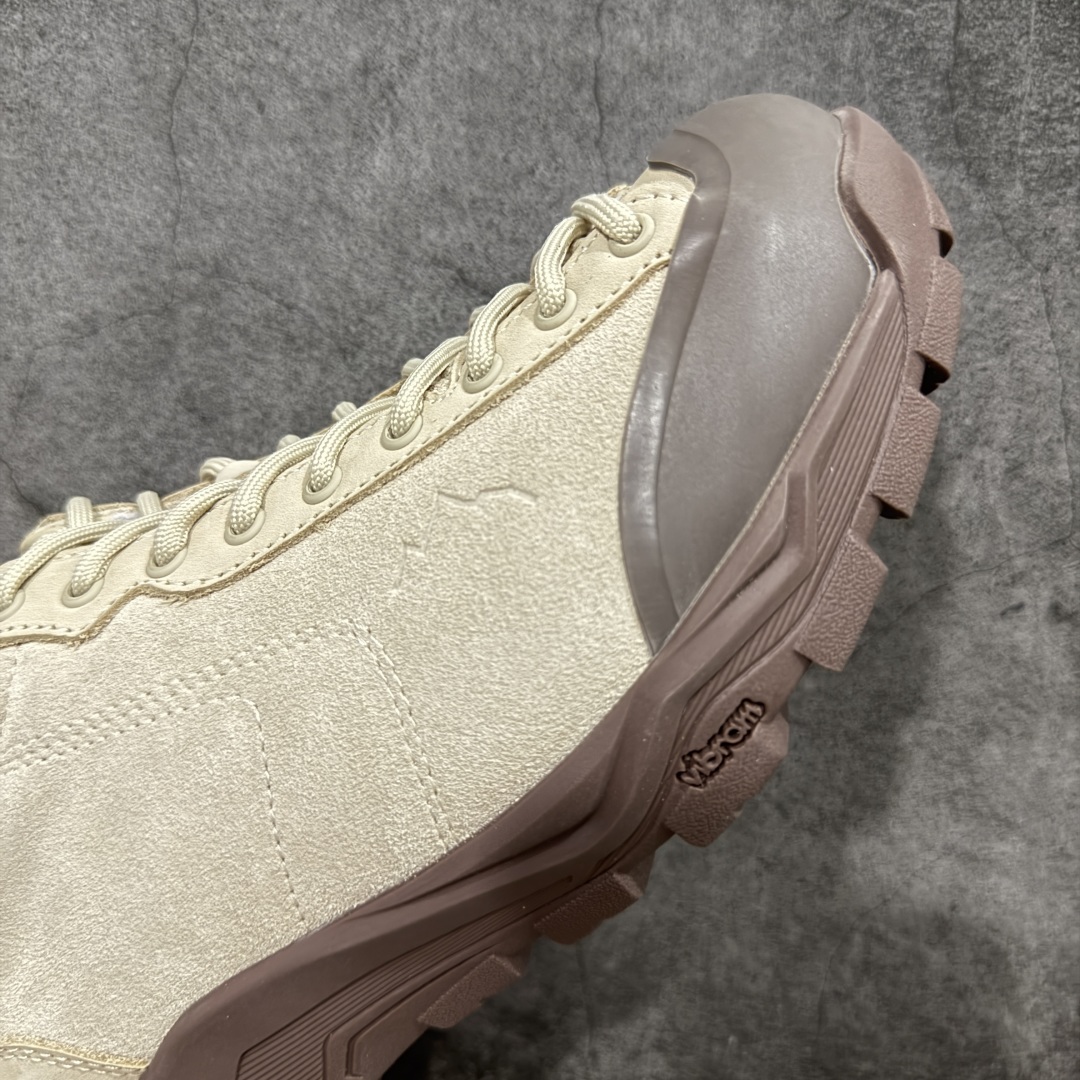 图片[6]-【莞产渠道】TEARS.RIP联名Tres Bien小众德训鞋男士户外休闲鞋露营旅行徒步鞋 来自瑞典的复合式选品店 TRÈS BIEN 今番正式推出名为「TRÈS BIEN EVERYWEAR」的系列，旨在提供消费者一个适合任何场合的衣柜，其中即包括携手义大利制鞋厂牌 Diemme 合作的全新联名鞋履。 该款以 Diemme Modiva Suede Hiker 为基础，专注于时尚外观、耐用实穿性进行改造，采用绒面革鞋面搭配全皮衬里，而活泼的对比元素、撞色效果更为设计亮点，包括突出的鞋舌网眼布料、粉色橡胶鞋头、后跟加固配置等，最后搭载 Vibram® 外底完善优秀抓地力 尺码：39-45-选品中心