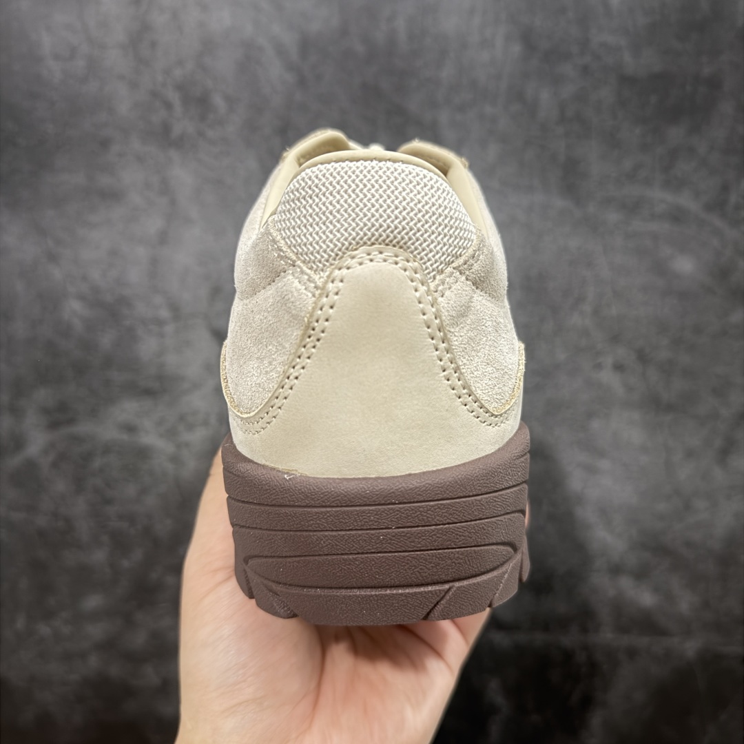 图片[4]-【莞产渠道】TEARS.RIP联名Tres Bien小众德训鞋男士户外休闲鞋露营旅行徒步鞋 来自瑞典的复合式选品店 TRÈS BIEN 今番正式推出名为「TRÈS BIEN EVERYWEAR」的系列，旨在提供消费者一个适合任何场合的衣柜，其中即包括携手义大利制鞋厂牌 Diemme 合作的全新联名鞋履。 该款以 Diemme Modiva Suede Hiker 为基础，专注于时尚外观、耐用实穿性进行改造，采用绒面革鞋面搭配全皮衬里，而活泼的对比元素、撞色效果更为设计亮点，包括突出的鞋舌网眼布料、粉色橡胶鞋头、后跟加固配置等，最后搭载 Vibram® 外底完善优秀抓地力 尺码：39-45-选品中心