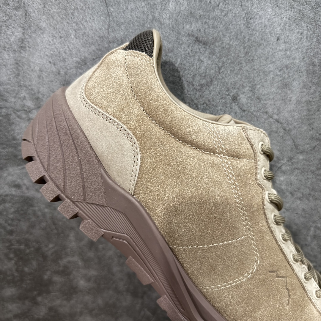 图片[7]-【莞产渠道】TEARS.RIP联名Tres Bien小众德训鞋男士户外休闲鞋露营旅行徒步鞋 来自瑞典的复合式选品店 TRÈS BIEN 今番正式推出名为「TRÈS BIEN EVERYWEAR」的系列，旨在提供消费者一个适合任何场合的衣柜，其中即包括携手义大利制鞋厂牌 Diemme 合作的全新联名鞋履。 该款以 Diemme Modiva Suede Hiker 为基础，专注于时尚外观、耐用实穿性进行改造，采用绒面革鞋面搭配全皮衬里，而活泼的对比元素、撞色效果更为设计亮点，包括突出的鞋舌网眼布料、粉色橡胶鞋头、后跟加固配置等，最后搭载 Vibram® 外底完善优秀抓地力 尺码：39-45-选品中心