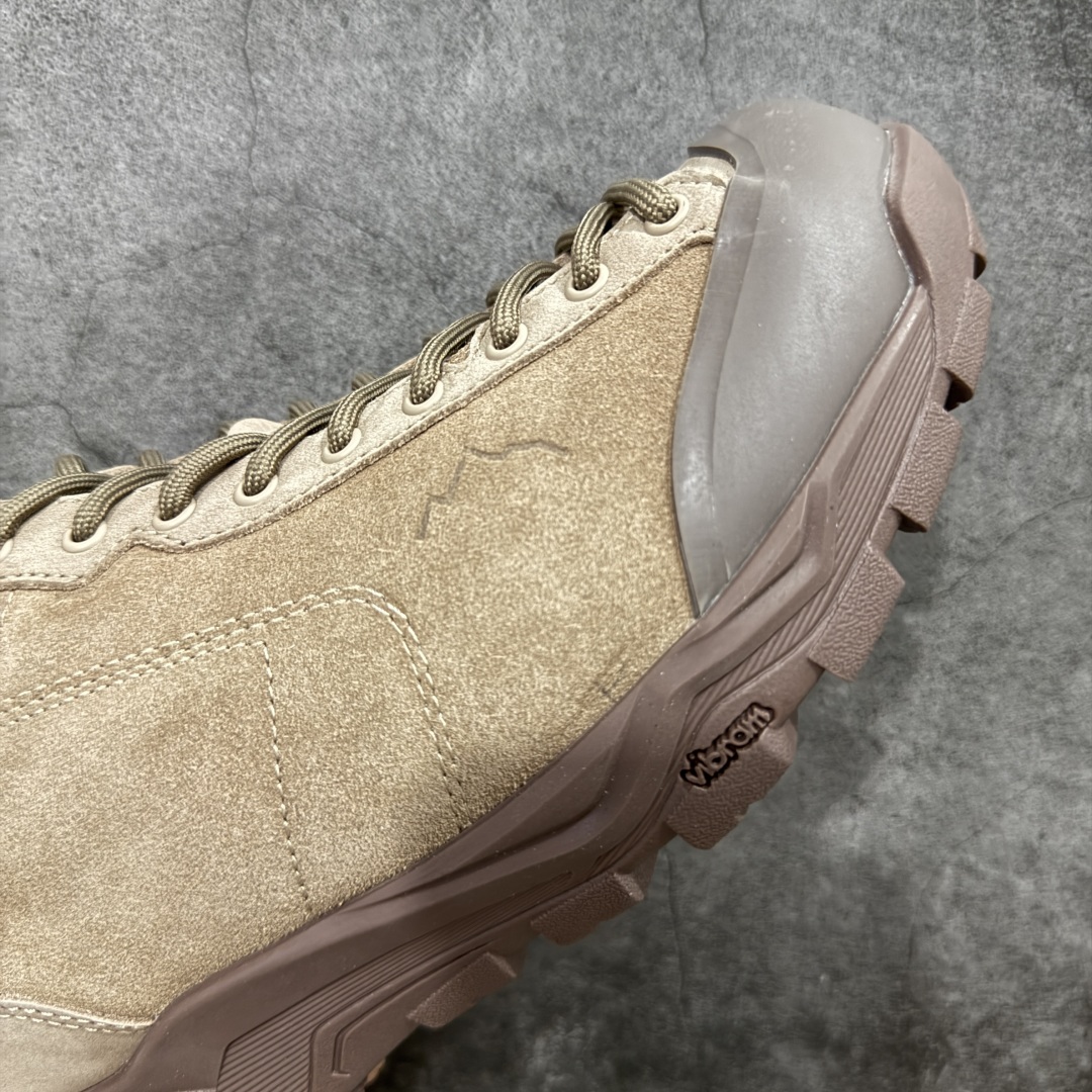 图片[6]-【莞产渠道】TEARS.RIP联名Tres Bien小众德训鞋男士户外休闲鞋露营旅行徒步鞋 来自瑞典的复合式选品店 TRÈS BIEN 今番正式推出名为「TRÈS BIEN EVERYWEAR」的系列，旨在提供消费者一个适合任何场合的衣柜，其中即包括携手义大利制鞋厂牌 Diemme 合作的全新联名鞋履。 该款以 Diemme Modiva Suede Hiker 为基础，专注于时尚外观、耐用实穿性进行改造，采用绒面革鞋面搭配全皮衬里，而活泼的对比元素、撞色效果更为设计亮点，包括突出的鞋舌网眼布料、粉色橡胶鞋头、后跟加固配置等，最后搭载 Vibram® 外底完善优秀抓地力 尺码：39-45-选品中心