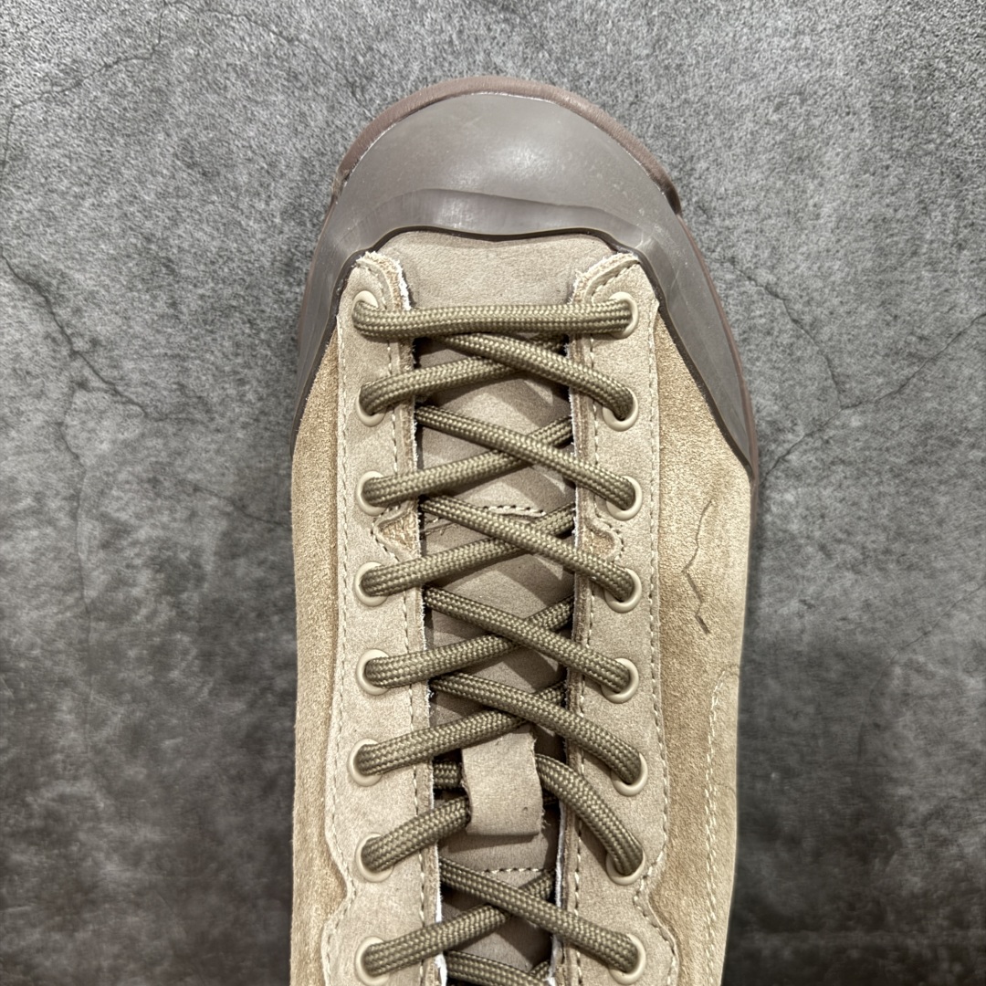 图片[5]-【莞产渠道】TEARS.RIP联名Tres Bien小众德训鞋男士户外休闲鞋露营旅行徒步鞋 来自瑞典的复合式选品店 TRÈS BIEN 今番正式推出名为「TRÈS BIEN EVERYWEAR」的系列，旨在提供消费者一个适合任何场合的衣柜，其中即包括携手义大利制鞋厂牌 Diemme 合作的全新联名鞋履。 该款以 Diemme Modiva Suede Hiker 为基础，专注于时尚外观、耐用实穿性进行改造，采用绒面革鞋面搭配全皮衬里，而活泼的对比元素、撞色效果更为设计亮点，包括突出的鞋舌网眼布料、粉色橡胶鞋头、后跟加固配置等，最后搭载 Vibram® 外底完善优秀抓地力 尺码：39-45-选品中心