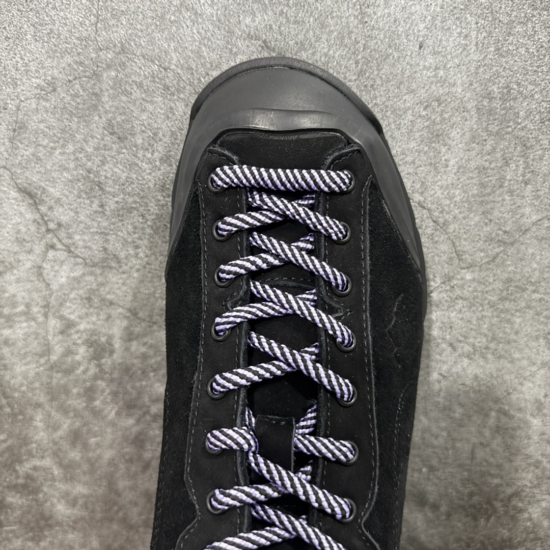 图片[5]-【莞产渠道】TEARS.RIP联名Tres Bien小众德训鞋男士户外休闲鞋露营旅行徒步鞋 来自瑞典的复合式选品店 TRÈS BIEN 今番正式推出名为「TRÈS BIEN EVERYWEAR」的系列，旨在提供消费者一个适合任何场合的衣柜，其中即包括携手义大利制鞋厂牌 Diemme 合作的全新联名鞋履。 该款以 Diemme Modiva Suede Hiker 为基础，专注于时尚外观、耐用实穿性进行改造，采用绒面革鞋面搭配全皮衬里，而活泼的对比元素、撞色效果更为设计亮点，包括突出的鞋舌网眼布料、粉色橡胶鞋头、后跟加固配置等，最后搭载 Vibram® 外底完善优秀抓地力 尺码：39-45-选品中心