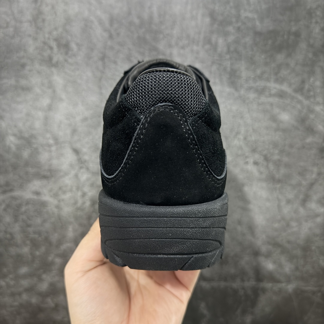 图片[4]-【莞产渠道】TEARS.RIP联名Tres Bien小众德训鞋男士户外休闲鞋露营旅行徒步鞋 来自瑞典的复合式选品店 TRÈS BIEN 今番正式推出名为「TRÈS BIEN EVERYWEAR」的系列，旨在提供消费者一个适合任何场合的衣柜，其中即包括携手义大利制鞋厂牌 Diemme 合作的全新联名鞋履。 该款以 Diemme Modiva Suede Hiker 为基础，专注于时尚外观、耐用实穿性进行改造，采用绒面革鞋面搭配全皮衬里，而活泼的对比元素、撞色效果更为设计亮点，包括突出的鞋舌网眼布料、粉色橡胶鞋头、后跟加固配置等，最后搭载 Vibram® 外底完善优秀抓地力 尺码：39-45-选品中心