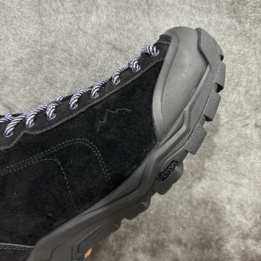 图片[6]-【莞产渠道】TEARS.RIP联名Tres Bien小众德训鞋男士户外休闲鞋露营旅行徒步鞋 来自瑞典的复合式选品店 TRÈS BIEN 今番正式推出名为「TRÈS BIEN EVERYWEAR」的系列，旨在提供消费者一个适合任何场合的衣柜，其中即包括携手义大利制鞋厂牌 Diemme 合作的全新联名鞋履。 该款以 Diemme Modiva Suede Hiker 为基础，专注于时尚外观、耐用实穿性进行改造，采用绒面革鞋面搭配全皮衬里，而活泼的对比元素、撞色效果更为设计亮点，包括突出的鞋舌网眼布料、粉色橡胶鞋头、后跟加固配置等，最后搭载 Vibram® 外底完善优秀抓地力 尺码：39-45-选品中心