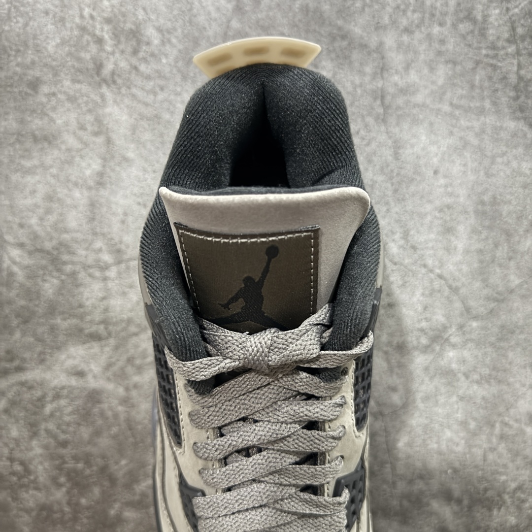 图片[8]-【GX版】Air Jordan 4 Retro \”Cave Stone\” AJ4 乔4摩卡 FV5029-200 全新批次 重点区分市面 唯一正确细节 后跟饰片中心位置有合模线 超弹硅胶材质 内层不织布补强 补强为硅胶提供更强耐久性 避免断裂 圈内最强四代 耗时半年巨作 全套原纸板楦头开发 原厂特供皮料加持 确保原汁原味 完美呈现四代版型 一比一鞋头弧度高度鞋身弧度 数据细节工艺流程均保持原鞋一致 原厂TPU网格鞋带扣 正确内里网布 菱角分明不变形无多余毛边 柔软性质感一致于原鞋 市场唯一原厂鞋扣模具 背面可见隐藏注塑口 原厂织唛标 原厂飞人电绣工艺 尾指中部跳三针 独家绑鞋带手法 印刷中底布 四线拉帮 米色美纹纸贴合固定 进口港宝加持 后跟自然饱满 全鞋荧光划线卡点 追求极致完美 每一双都是工艺品 多重QC质检 超越公司货的品控标准 实实在在的免检产品 尺码：40 40.5 41 42 42.5 43 44 44.5 45 45.5 46 47.5 48.5-选品中心