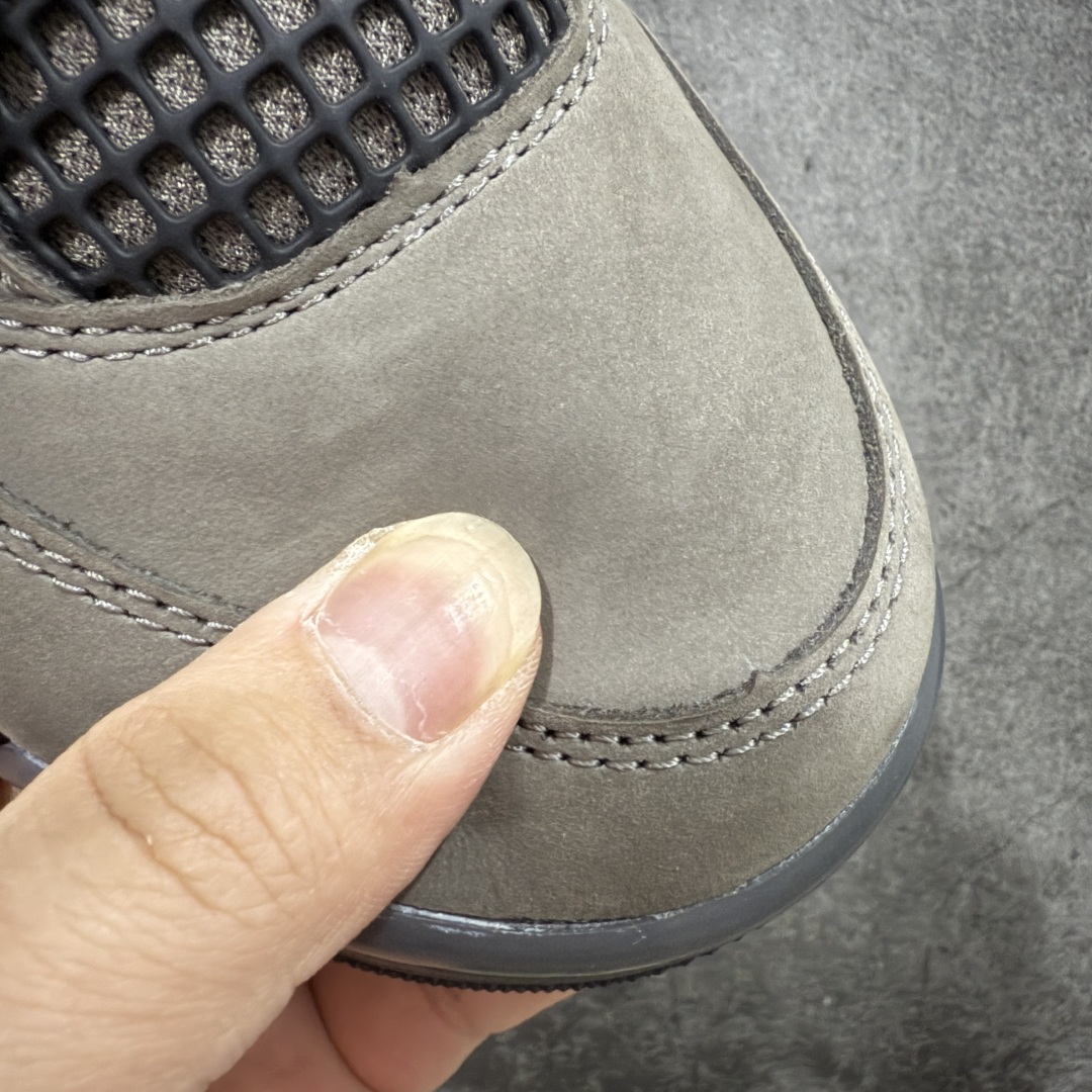图片[4]-【GX版】Air Jordan 4 Retro \”Cave Stone\” AJ4 乔4摩卡 FV5029-200 全新批次 重点区分市面 唯一正确细节 后跟饰片中心位置有合模线 超弹硅胶材质 内层不织布补强 补强为硅胶提供更强耐久性 避免断裂 圈内最强四代 耗时半年巨作 全套原纸板楦头开发 原厂特供皮料加持 确保原汁原味 完美呈现四代版型 一比一鞋头弧度高度鞋身弧度 数据细节工艺流程均保持原鞋一致 原厂TPU网格鞋带扣 正确内里网布 菱角分明不变形无多余毛边 柔软性质感一致于原鞋 市场唯一原厂鞋扣模具 背面可见隐藏注塑口 原厂织唛标 原厂飞人电绣工艺 尾指中部跳三针 独家绑鞋带手法 印刷中底布 四线拉帮 米色美纹纸贴合固定 进口港宝加持 后跟自然饱满 全鞋荧光划线卡点 追求极致完美 每一双都是工艺品 多重QC质检 超越公司货的品控标准 实实在在的免检产品 尺码：40 40.5 41 42 42.5 43 44 44.5 45 45.5 46 47.5 48.5-选品中心