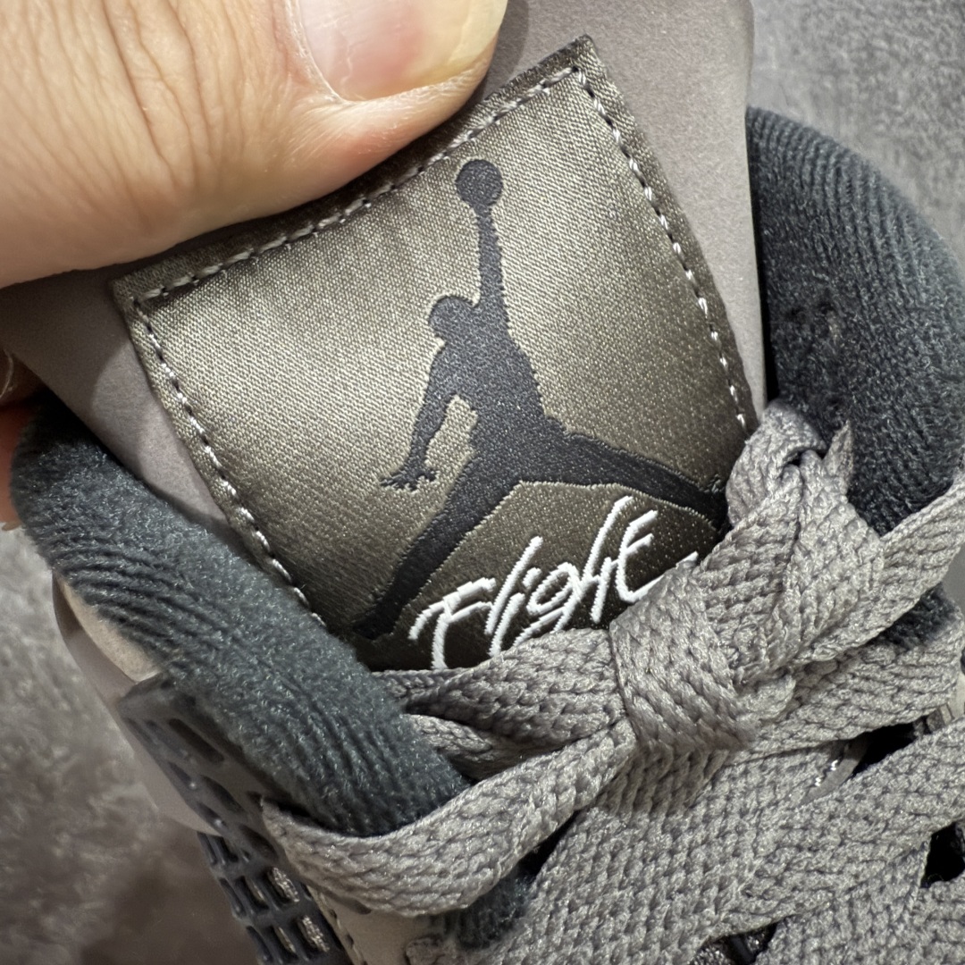 图片[5]-【GX版】Air Jordan 4 Retro \”Cave Stone\” AJ4 乔4摩卡 FV5029-200 全新批次 重点区分市面 唯一正确细节 后跟饰片中心位置有合模线 超弹硅胶材质 内层不织布补强 补强为硅胶提供更强耐久性 避免断裂 圈内最强四代 耗时半年巨作 全套原纸板楦头开发 原厂特供皮料加持 确保原汁原味 完美呈现四代版型 一比一鞋头弧度高度鞋身弧度 数据细节工艺流程均保持原鞋一致 原厂TPU网格鞋带扣 正确内里网布 菱角分明不变形无多余毛边 柔软性质感一致于原鞋 市场唯一原厂鞋扣模具 背面可见隐藏注塑口 原厂织唛标 原厂飞人电绣工艺 尾指中部跳三针 独家绑鞋带手法 印刷中底布 四线拉帮 米色美纹纸贴合固定 进口港宝加持 后跟自然饱满 全鞋荧光划线卡点 追求极致完美 每一双都是工艺品 多重QC质检 超越公司货的品控标准 实实在在的免检产品 尺码：40 40.5 41 42 42.5 43 44 44.5 45 45.5 46 47.5 48.5-选品中心