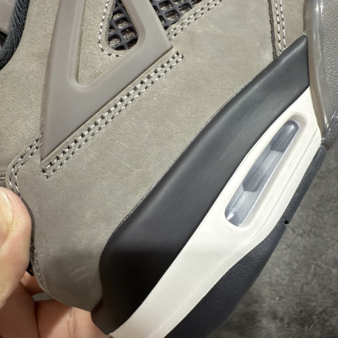 图片[3]-【GX版】Air Jordan 4 Retro \”Cave Stone\” AJ4 乔4摩卡 FV5029-200 全新批次 重点区分市面 唯一正确细节 后跟饰片中心位置有合模线 超弹硅胶材质 内层不织布补强 补强为硅胶提供更强耐久性 避免断裂 圈内最强四代 耗时半年巨作 全套原纸板楦头开发 原厂特供皮料加持 确保原汁原味 完美呈现四代版型 一比一鞋头弧度高度鞋身弧度 数据细节工艺流程均保持原鞋一致 原厂TPU网格鞋带扣 正确内里网布 菱角分明不变形无多余毛边 柔软性质感一致于原鞋 市场唯一原厂鞋扣模具 背面可见隐藏注塑口 原厂织唛标 原厂飞人电绣工艺 尾指中部跳三针 独家绑鞋带手法 印刷中底布 四线拉帮 米色美纹纸贴合固定 进口港宝加持 后跟自然饱满 全鞋荧光划线卡点 追求极致完美 每一双都是工艺品 多重QC质检 超越公司货的品控标准 实实在在的免检产品 尺码：40 40.5 41 42 42.5 43 44 44.5 45 45.5 46 47.5 48.5-选品中心