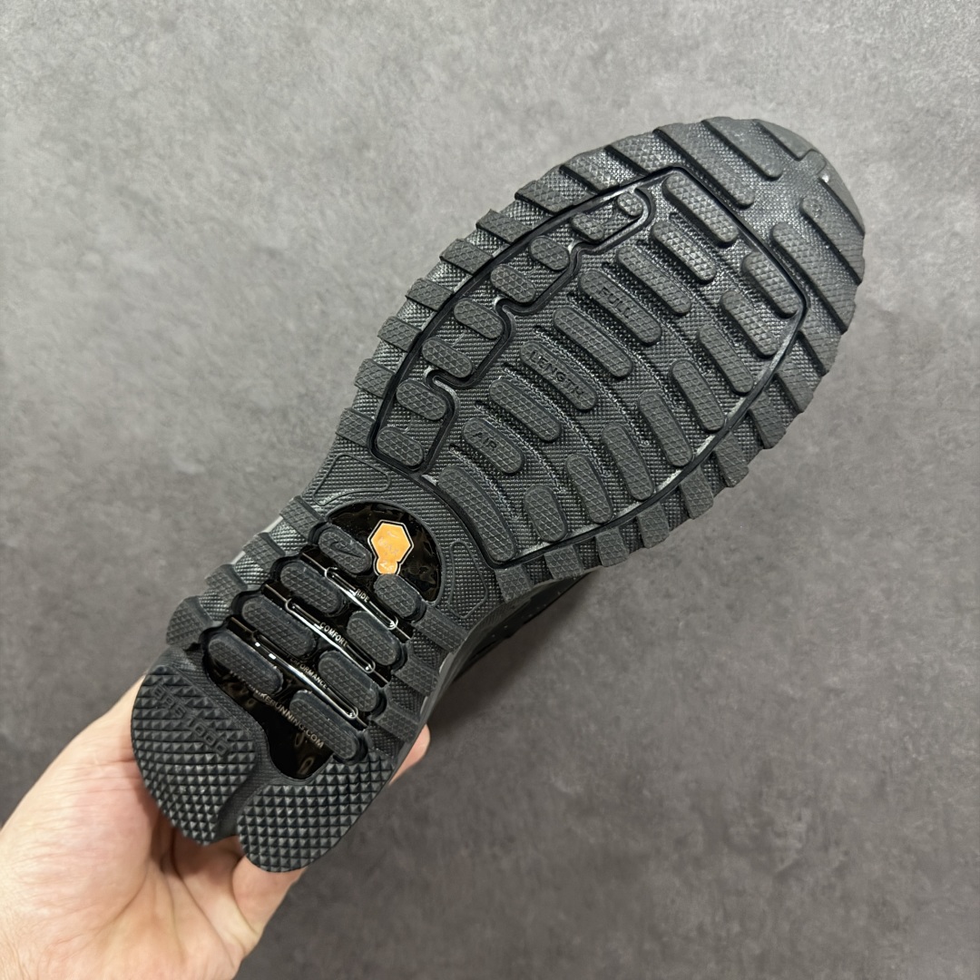 图片[9]-【外贸版】NiKe Air Max TL 2.5 耐克全掌气垫 减震 耐磨 休闲跑步鞋FZ4110-001 外贸工厂出品 整体细节版型做的OK 清洁度很高 外贸爆款 这两年复古风格鞋款在街头出镜率不低，再加上侃爷上脚带节奏，让 Air Max TL 2.5 又火了一把，Air Max TL 2.5复刻自经典 Air Max TL 系列，保留了 2000 年代初的设计精髓，同时融入现代细节，兼具复古与潮流气息，以 Air Max 97 为灵感设计 搭配全掌式 Max Air 气垫提供卓越的缓震性能，长时间穿着时脚感柔软，适合日常通勤或休闲活动。鞋垫与中底结合良好，支撑性佳，减轻脚部疲劳，无论是步行还是站立都能保持舒适 尺码：36-45没半码-选品中心