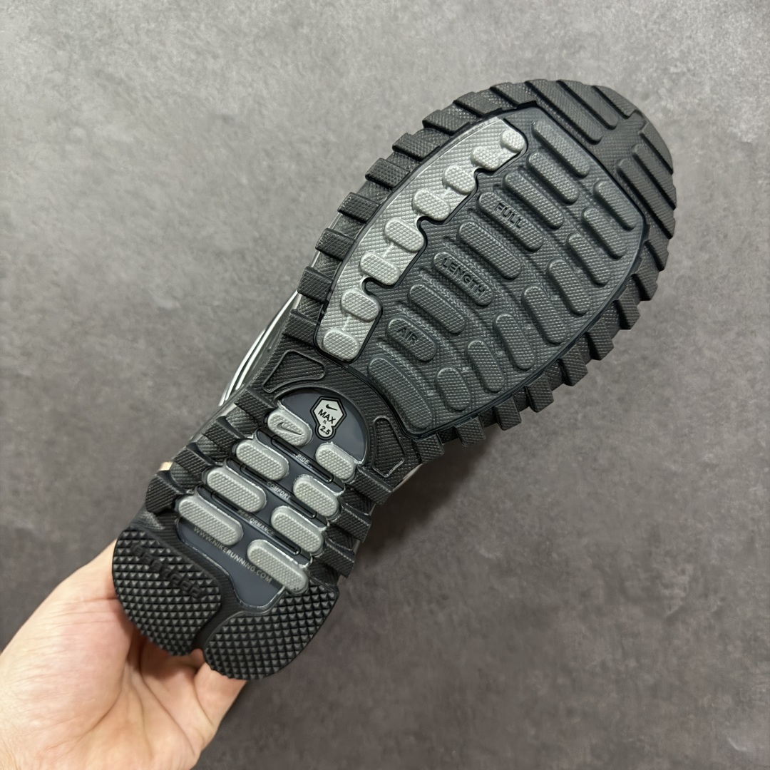 图片[9]-【外贸版】NiKe Air Max TL 2.5 耐克全掌气垫 减震 耐磨 休闲跑步鞋FZ4110-002 外贸工厂出品 整体细节版型做的OK 清洁度很高 外贸爆款 这两年复古风格鞋款在街头出镜率不低，再加上侃爷上脚带节奏，让 Air Max TL 2.5 又火了一把，Air Max TL 2.5复刻自经典 Air Max TL 系列，保留了 2000 年代初的设计精髓，同时融入现代细节，兼具复古与潮流气息，以 Air Max 97 为灵感设计 搭配全掌式 Max Air 气垫提供卓越的缓震性能，长时间穿着时脚感柔软，适合日常通勤或休闲活动。鞋垫与中底结合良好，支撑性佳，减轻脚部疲劳，无论是步行还是站立都能保持舒适 尺码：36-45没半码-选品中心