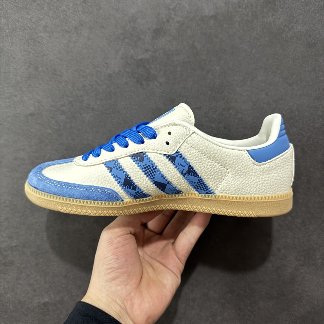图片[2]-【定制版】adidas originals Samba OG x DIOR 蓝白 桑巴舞系列复古经典轻便板鞋 此款以简约大方的造型设计 给人以随性休闲的时尚格调 穿着舒适轻便，运动灵活自如 满足日常个性穿搭 货号：XR0004 尺码：36 36.5 37 38 38.5 39 40 40.5 41 42 42.5 43 44 44.5 45-选品中心