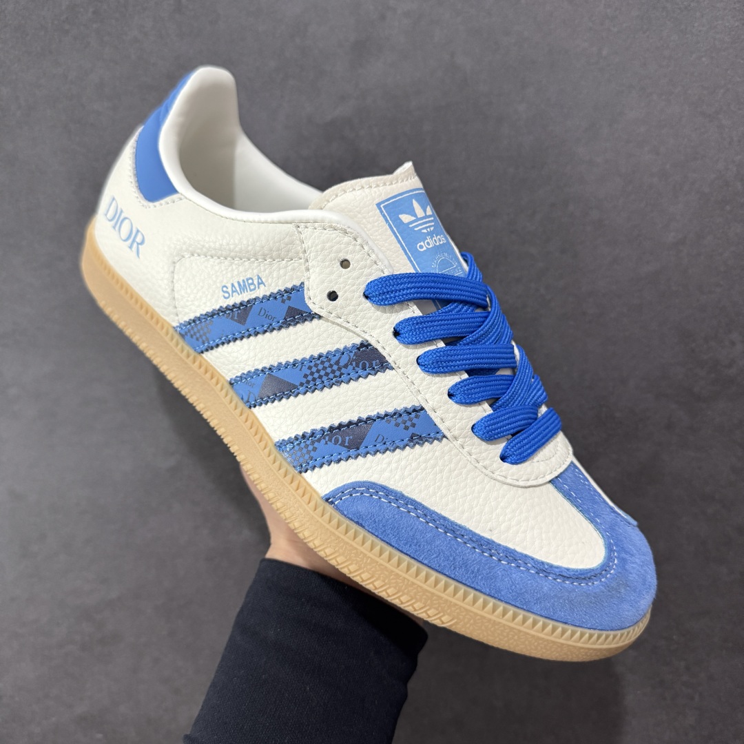 图片[3]-【定制版】adidas originals Samba OG x DIOR 蓝白 桑巴舞系列复古经典轻便板鞋 此款以简约大方的造型设计 给人以随性休闲的时尚格调 穿着舒适轻便，运动灵活自如 满足日常个性穿搭 货号：XR0004 尺码：36 36.5 37 38 38.5 39 40 40.5 41 42 42.5 43 44 44.5 45-选品中心
