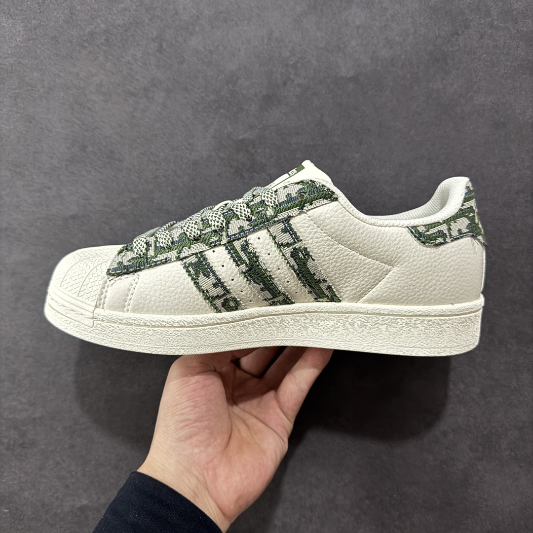 图片[2]-【定制版】AD Originals Superstar x DIOR 白绿 采用全新头层拼接皮革材质 后跟采用特色3D立体印字 渠道正品订单 诠释市场最高工艺水平 全鞋进口头层皮料打造 区别市面普通真标版本，进出专柜无压力 货号：XS0013 尺码：36-45-选品中心