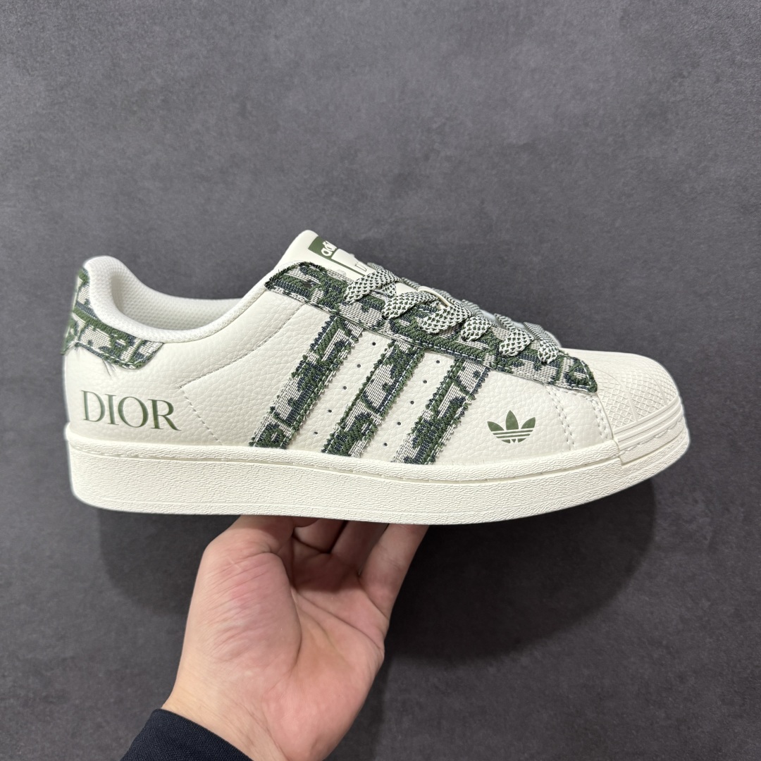 【定制版】AD Originals Superstar x DIOR 白绿 采用全新头层拼接皮革材质 后跟采用特色3D立体印字 渠道正品订单 诠释市场最高工艺水平 全鞋进口头层皮料打造 区别市面普通真标版本，进出专柜无压力 货号：XS0013 尺码：36-45-选品中心