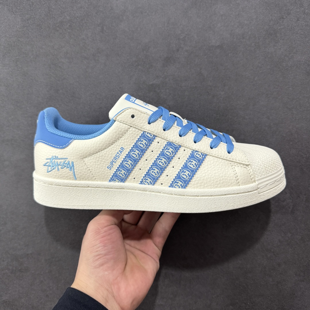 【定制版】AD Originals Superstar x Stussy 白蓝 采用全新头层拼接皮革材质 后跟采用特色3D立体印字 渠道正品订单 诠释市场最高工艺水平 全鞋进口头层皮料打造 区别市面普通真标版本,进出专柜无压力 货号:XG0011 尺码:36-45-选品中心