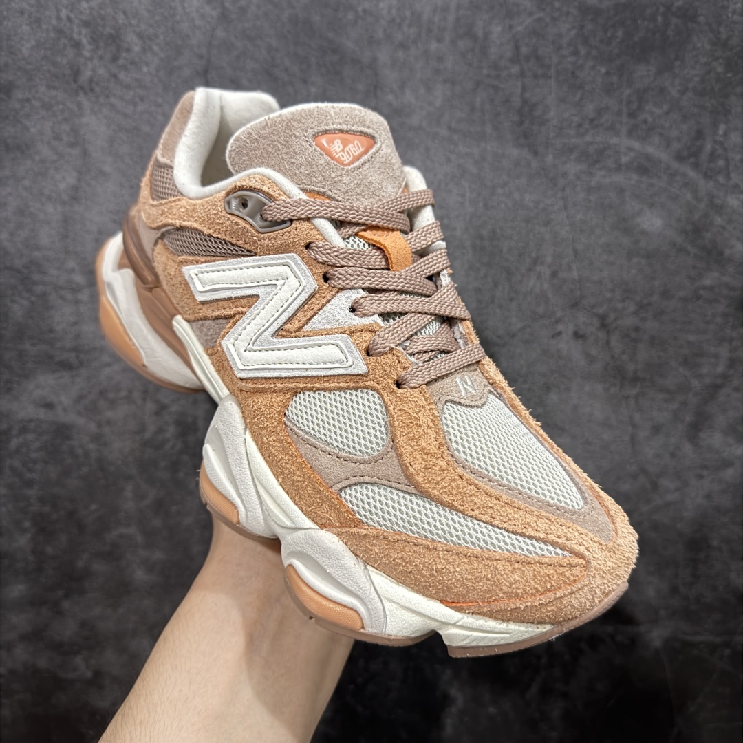 图片[3]-【纯原版】 New Balance NB9060 联名款 复古休闲运动慢跑鞋 粉棕色U9060WCW 全套原楦原纸板原厂数据开发 进口三明治网面 原装进口翻毛皮料正确绒感卡色 正确中底拉帮中底网布细节 原厂标裁 带紫光防伪 定制后跟透明水晶模块 冲裁组合 大底贴合程度胶水上色把控完美 整洁度挑战全网艺术家 多道序QC把关品质完善 匠心打造 耗时两个月开发完成 工艺极其复杂难度可想而知 新开独立私模大底 全网唯一正确六层组合大底 高端零售专供产物 尺码：36 37 37.5 38 38.5 39 40 40.5 41 42 42.5 43 44 45 46.5-选品中心