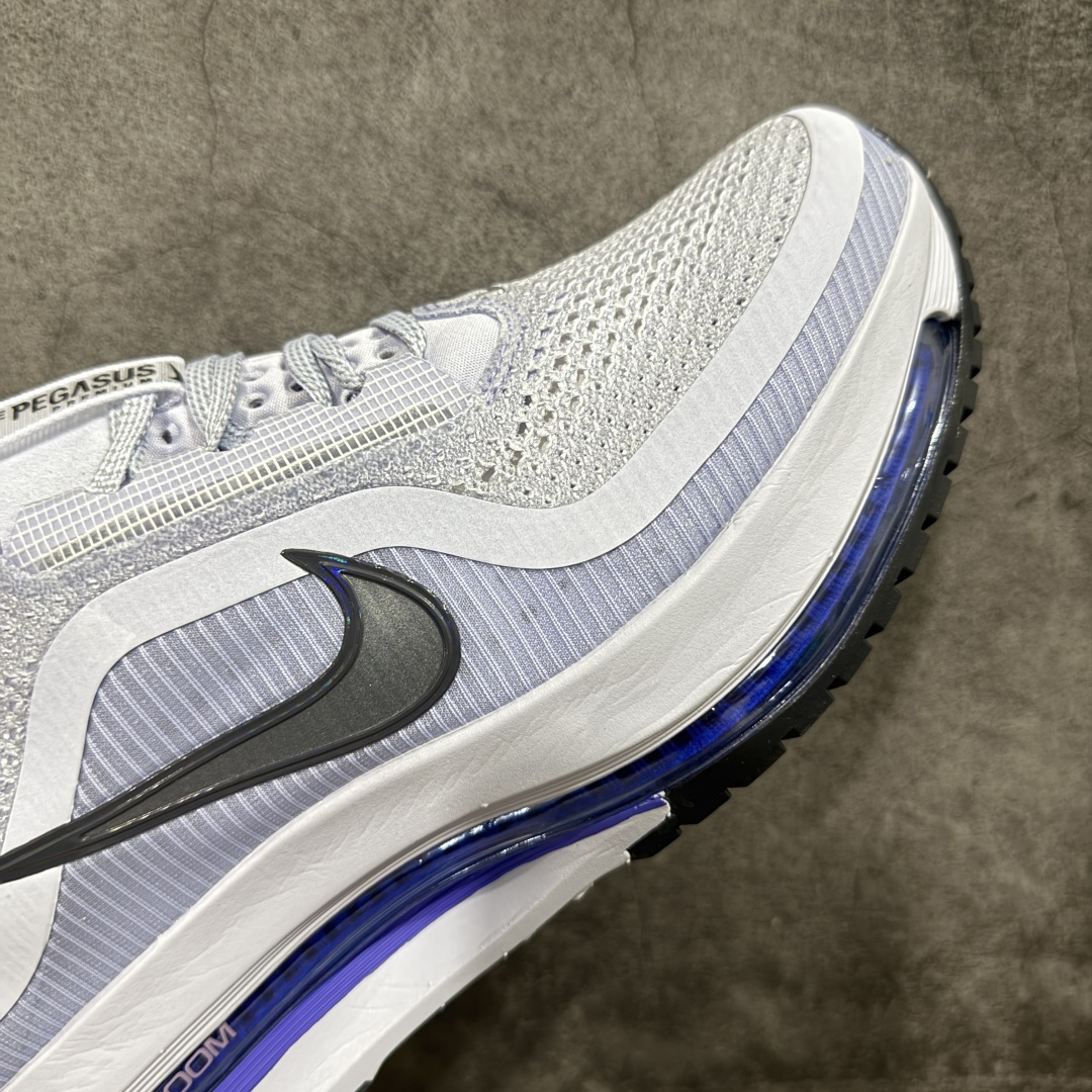 图片[6]-【H11纯原】Nike Pegasus Premium Airscape 舒适百搭减震防滑耐磨透气 低帮跑步鞋     低帮跑步鞋 浅紫配色，简约又不失活力，上脚超吸睛。  它不仅颜值高，性能更是一绝！  全掌气垫科技，减震防滑超耐磨，每一步都能感受到强劲回弹，给双脚舒适支撑。  透气鞋面，跑步时双脚也能自由呼吸。    #独家原包 原底原料 开模打造  #原厂鞋标 高精密准度  #原楦原纸板开发 匹配原版98%以上  #后跟弧度 正确呈现  #原厂皮料 质感无敌  #皮料切割干净 无任何毛边 清洁度细节完美    货号：HQ2592-004    尺码：36 36.5 37.5 38 38.5 39 40 40.5 41 42 42.5 43 44 45 46-选品中心