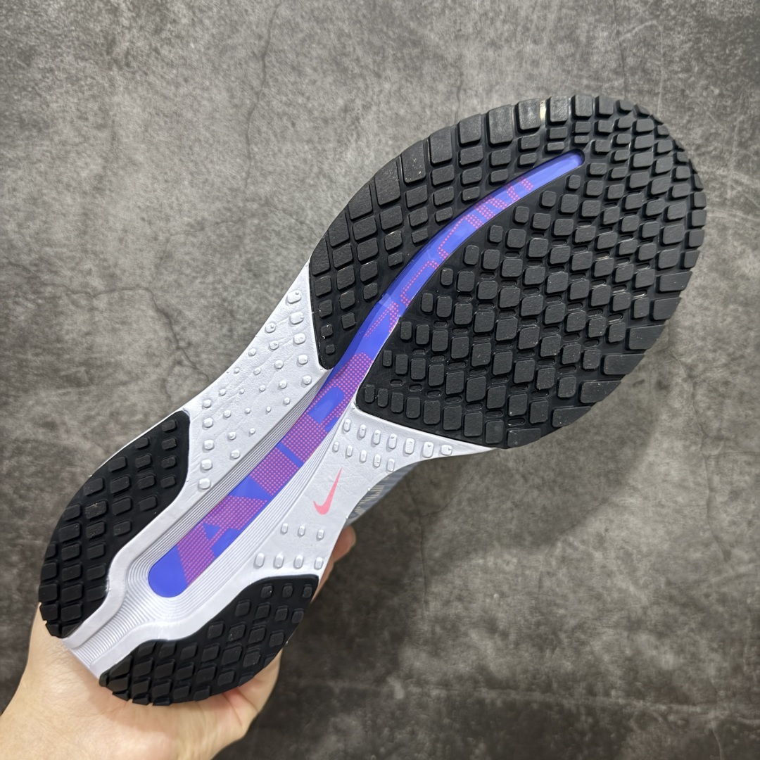 图片[9]-【H11纯原】Nike Pegasus Premium Airscape 舒适百搭减震防滑耐磨透气 低帮跑步鞋     低帮跑步鞋 浅紫配色，简约又不失活力，上脚超吸睛。  它不仅颜值高，性能更是一绝！  全掌气垫科技，减震防滑超耐磨，每一步都能感受到强劲回弹，给双脚舒适支撑。  透气鞋面，跑步时双脚也能自由呼吸。    #独家原包 原底原料 开模打造  #原厂鞋标 高精密准度  #原楦原纸板开发 匹配原版98%以上  #后跟弧度 正确呈现  #原厂皮料 质感无敌  #皮料切割干净 无任何毛边 清洁度细节完美    货号：HQ2592-004    尺码：36 36.5 37.5 38 38.5 39 40 40.5 41 42 42.5 43 44 45 46-选品中心