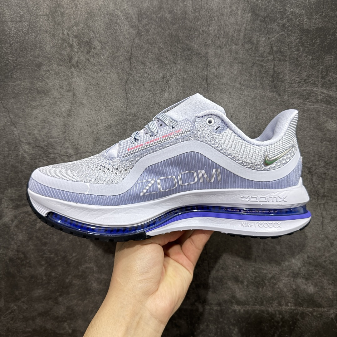 图片[2]-【H11纯原】Nike Pegasus Premium Airscape 舒适百搭减震防滑耐磨透气 低帮跑步鞋     低帮跑步鞋 浅紫配色，简约又不失活力，上脚超吸睛。  它不仅颜值高，性能更是一绝！  全掌气垫科技，减震防滑超耐磨，每一步都能感受到强劲回弹，给双脚舒适支撑。  透气鞋面，跑步时双脚也能自由呼吸。    #独家原包 原底原料 开模打造  #原厂鞋标 高精密准度  #原楦原纸板开发 匹配原版98%以上  #后跟弧度 正确呈现  #原厂皮料 质感无敌  #皮料切割干净 无任何毛边 清洁度细节完美    货号：HQ2592-004    尺码：36 36.5 37.5 38 38.5 39 40 40.5 41 42 42.5 43 44 45 46-选品中心